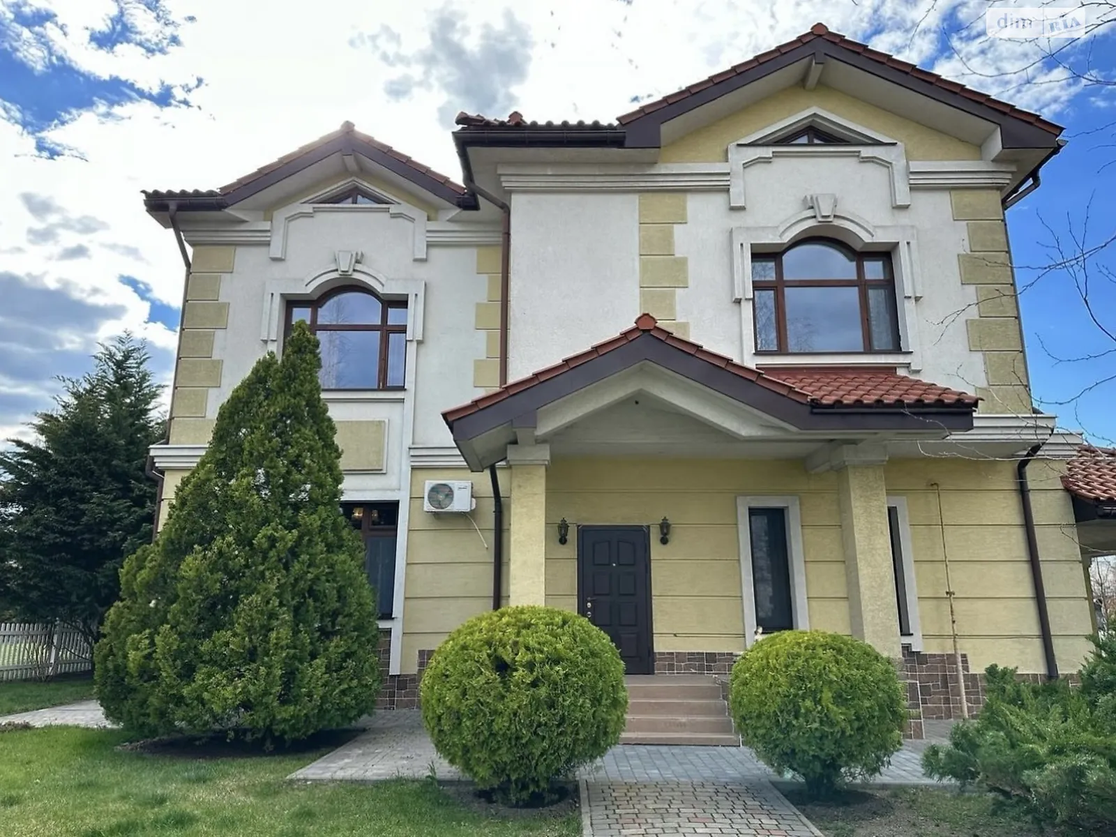 Продається будинок 2 поверховий 275 кв. м з гаражем, цена: 325000 $ - фото 1