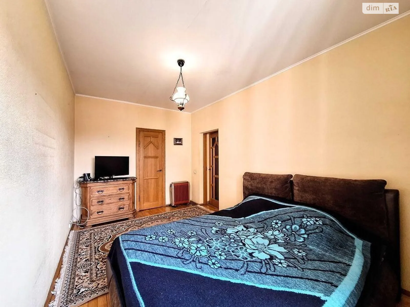 Продается 2-комнатная квартира 70 кв. м в Киеве, ул. Олеся Гончара, 52 - фото 1