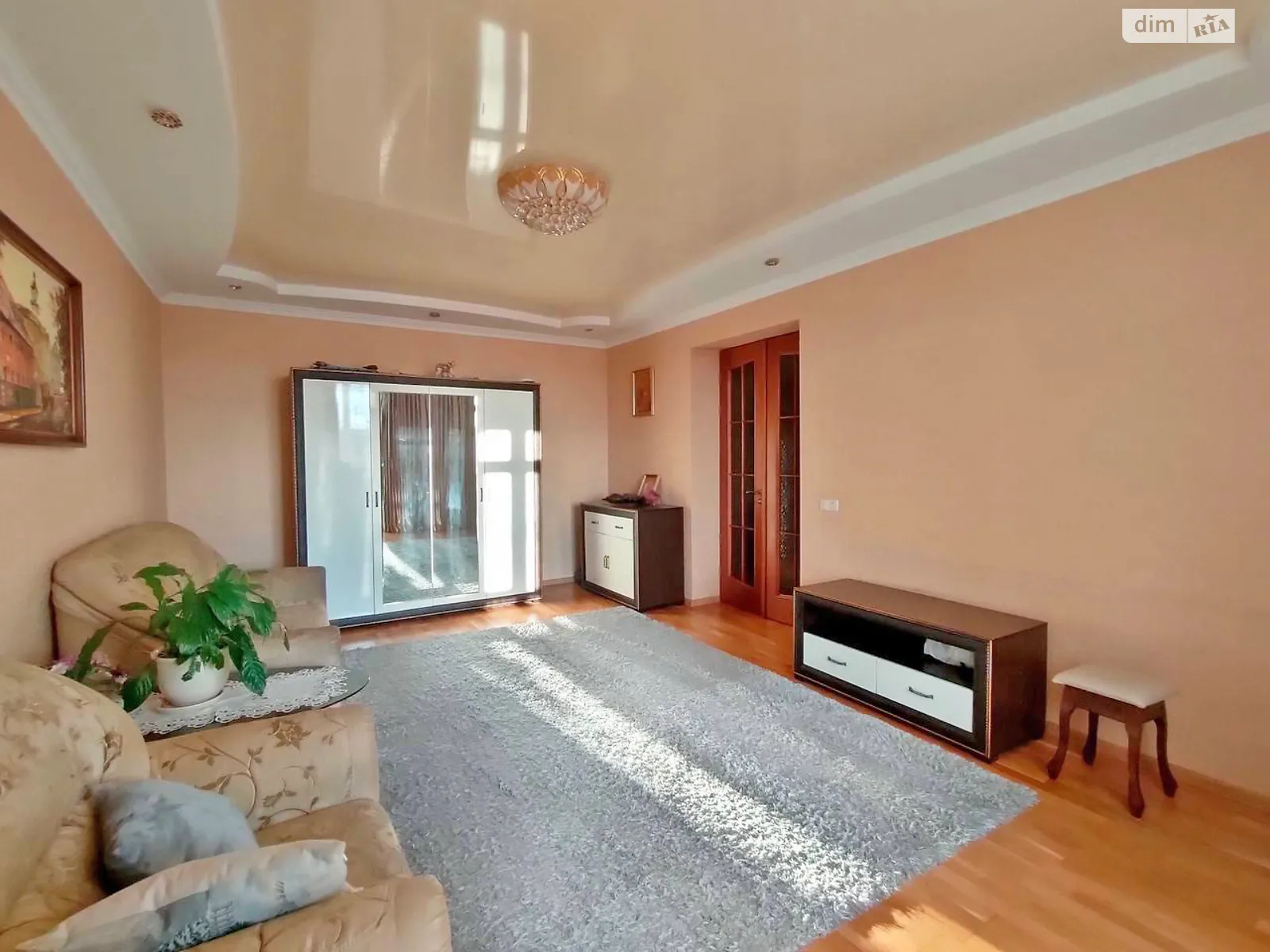 Продается 3-комнатная квартира 100 кв. м в Львове, ул. Леонида Перфецкого