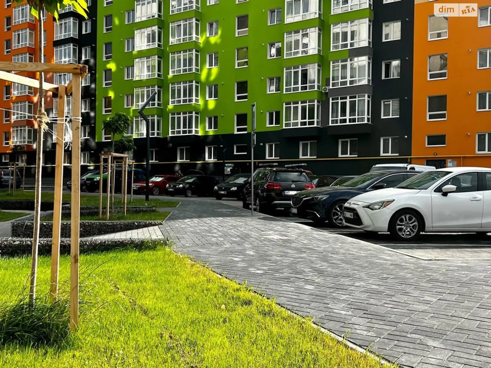 Продається 2-кімнатна квартира 67 кв. м у Івано-Франківську, вул. Приозерна, 30 - фото 1