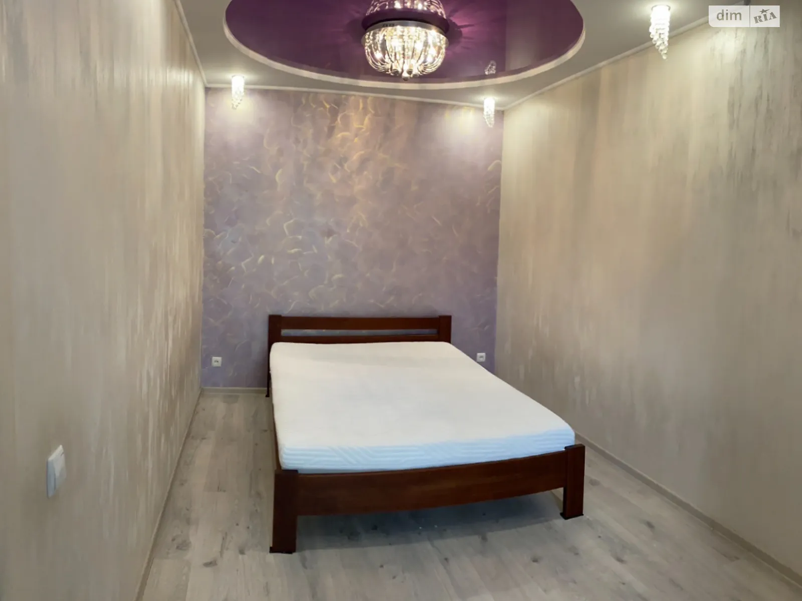 Продається 2-кімнатна квартира 46 кв. м у Дніпрі, вул. Хмельницького Богдана