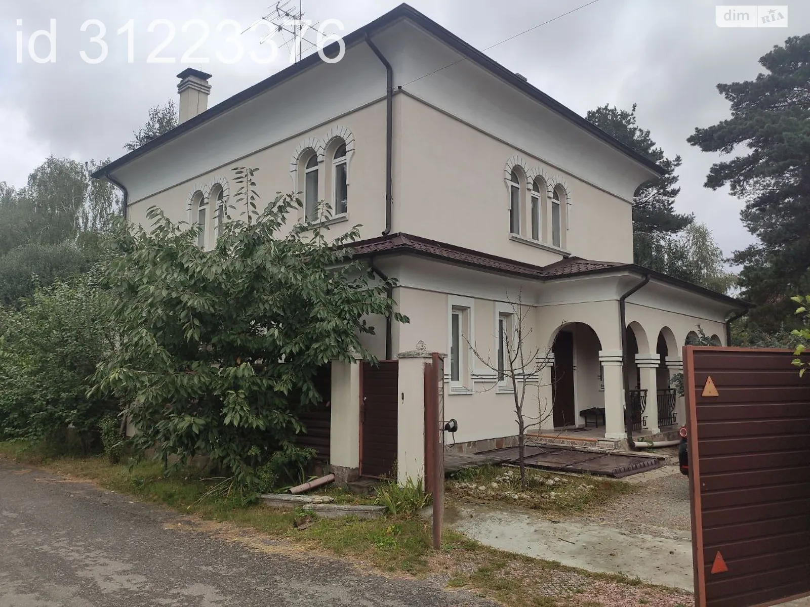 Продается дом на 3 этажа 292 кв. м с балконом, цена: 270000 $ - фото 1