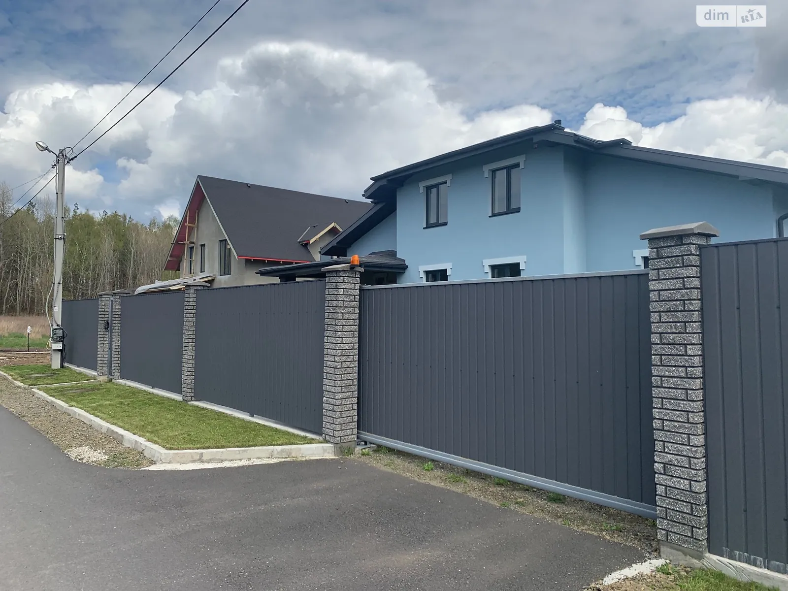Продается дом на 2 этажа 155 кв. м с подвалом, цена: 137000 $ - фото 1