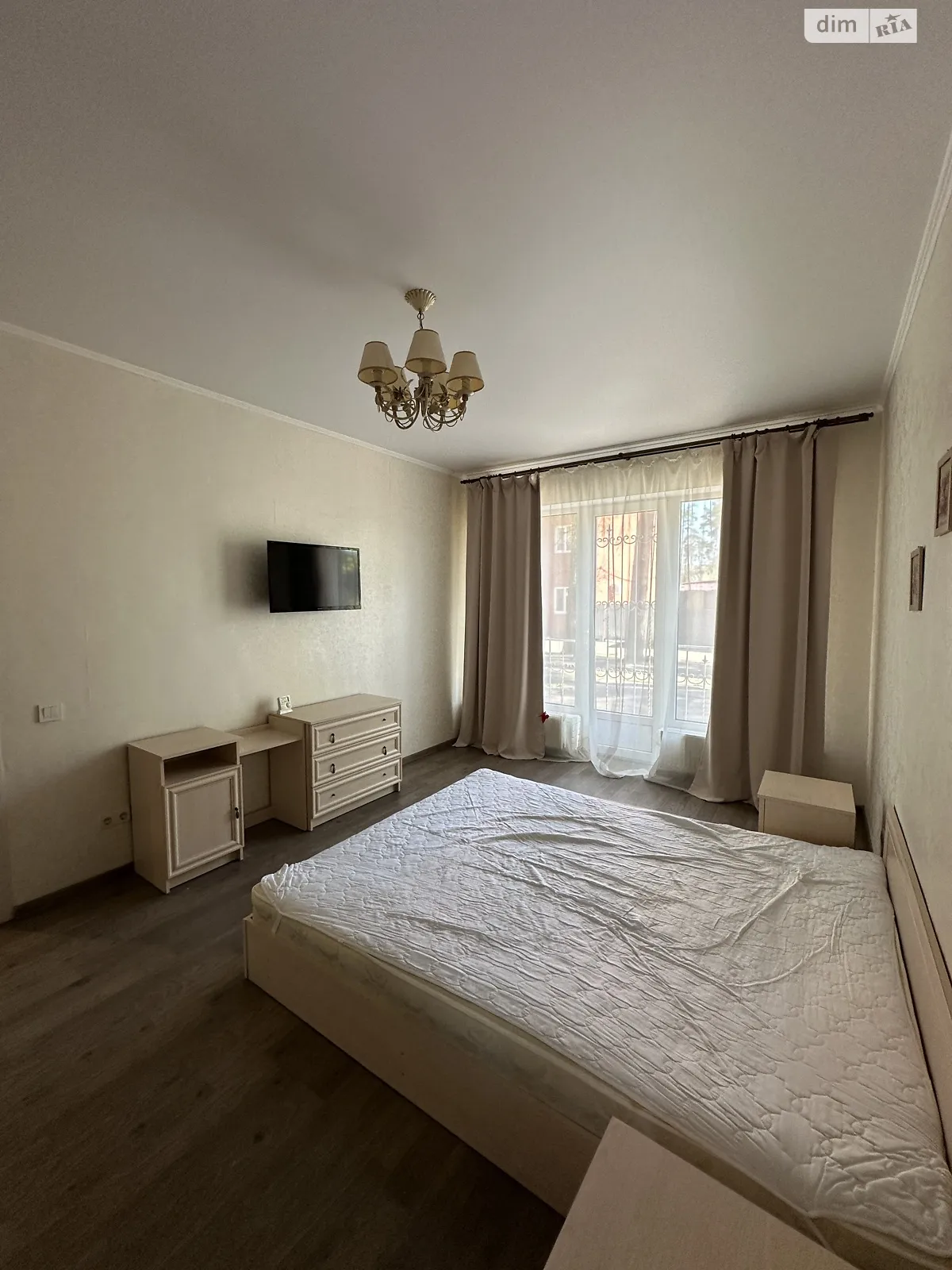 Продается 1-комнатная квартира 38 кв. м в Ирпене, ул. Рыльского, 5А