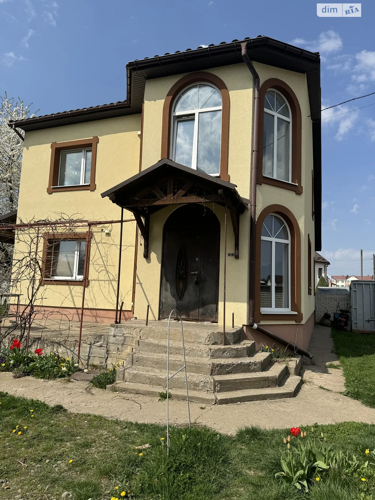 Продается дом на 2 этажа 140 кв. м с камином, цена: 114500 $