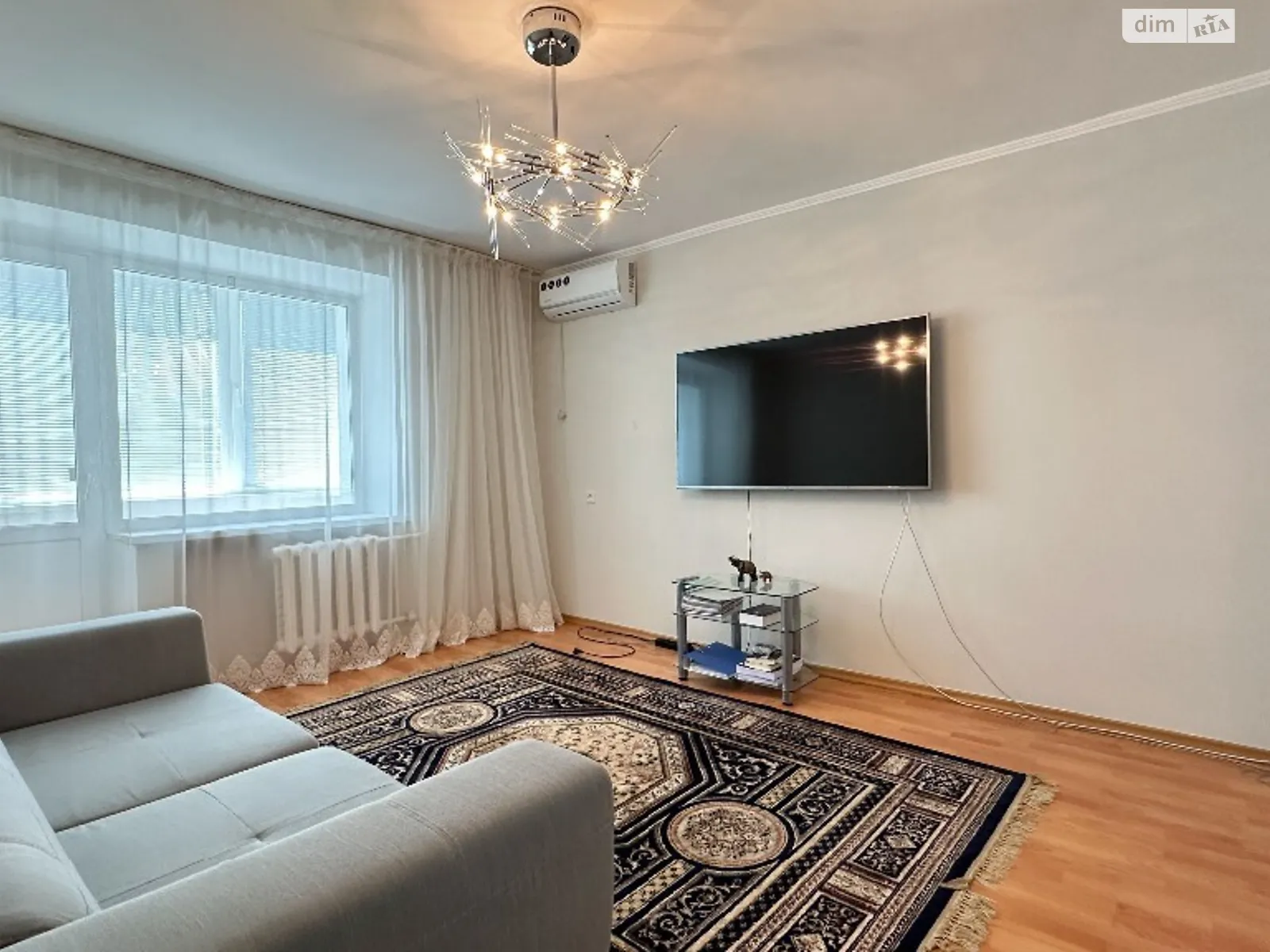 Продается 1-комнатная квартира 63 кв. м в Днепре, мас. Тополь-3, 55 - фото 1