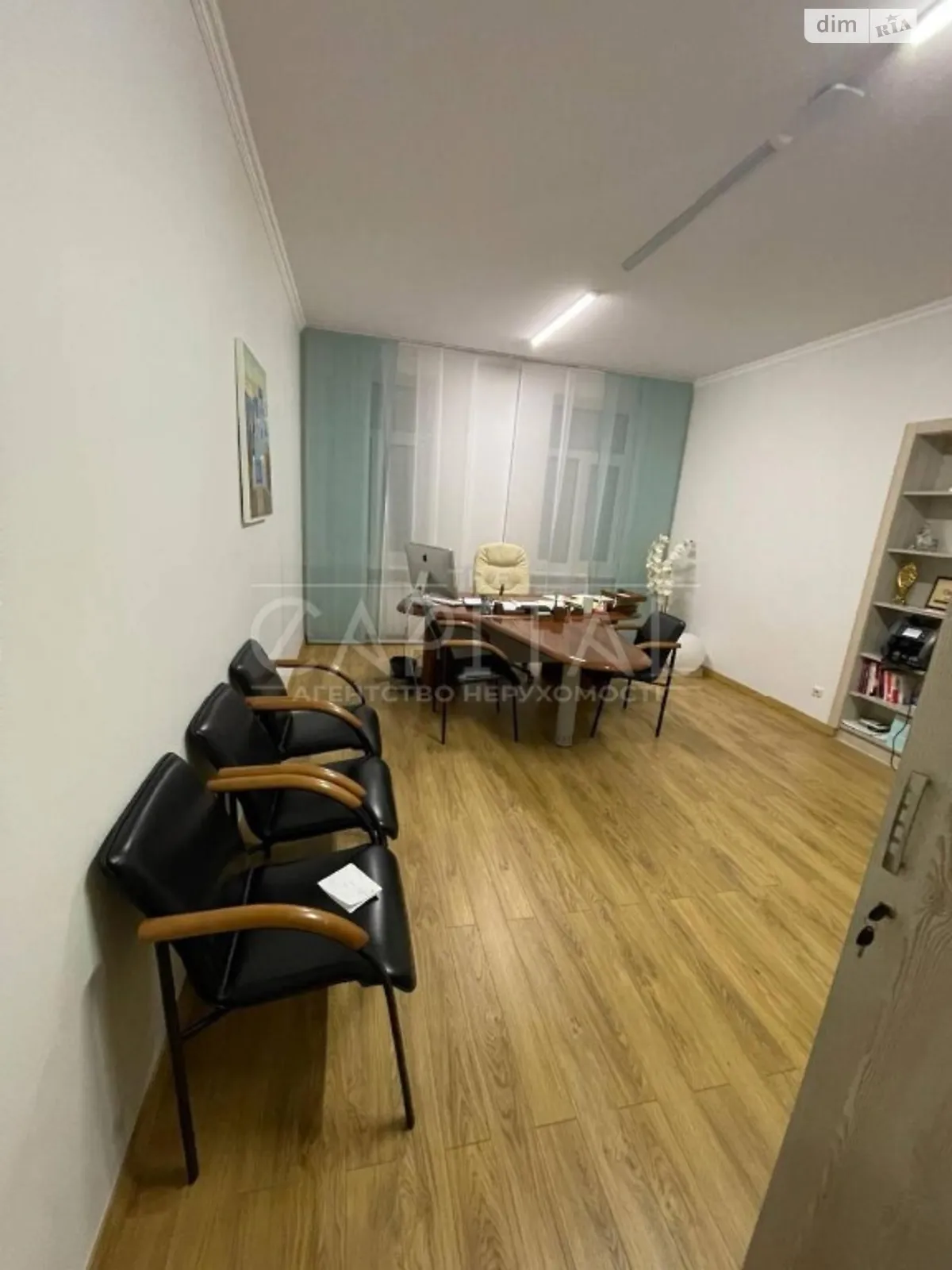 Сдается в аренду офис 95 кв. м в бизнес-центре, цена: 1500 $ - фото 1