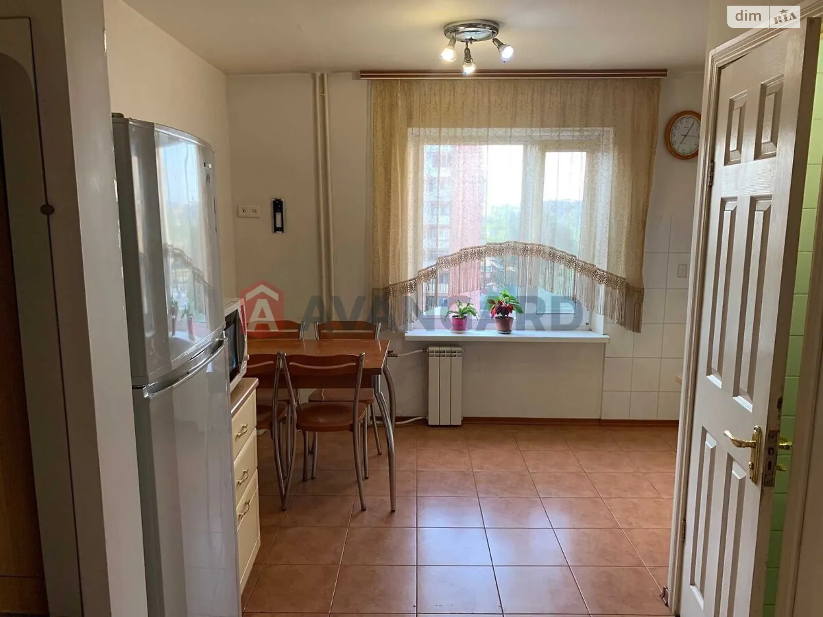 3-комнатная квартира 68 кв. м в Запорожье, ул. Автозаводская, 10 - фото 1