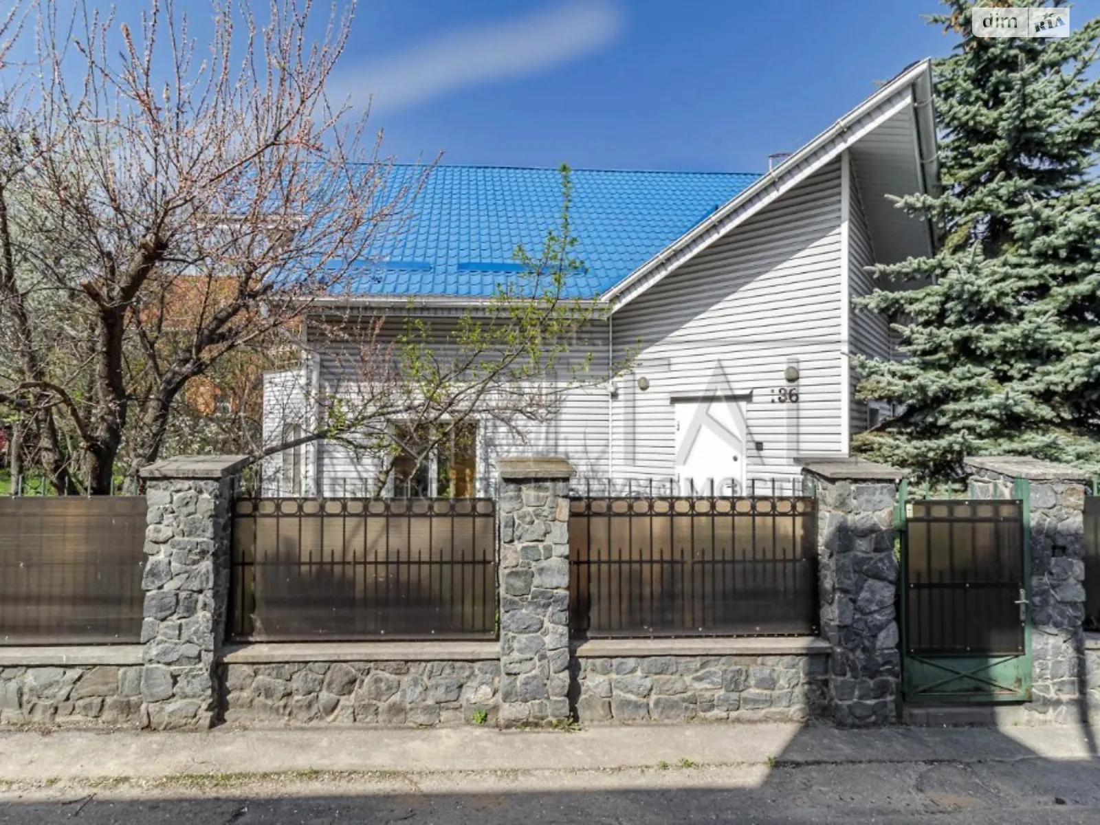Сдается в аренду дом на 2 этажа 210 кв. м с участком, цена: 1500 $ - фото 1