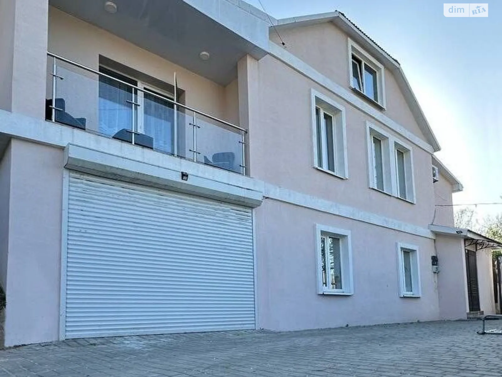 Продается дом на 2 этажа 200 кв. м с верандой, цена: 220000 $