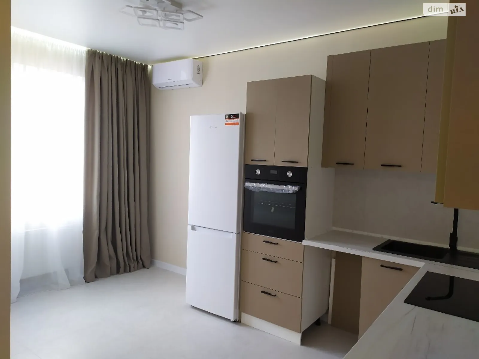 Продается 1-комнатная квартира 40 кв. м в Одессе, ул. Академика Сахарова, 3Д - фото 1