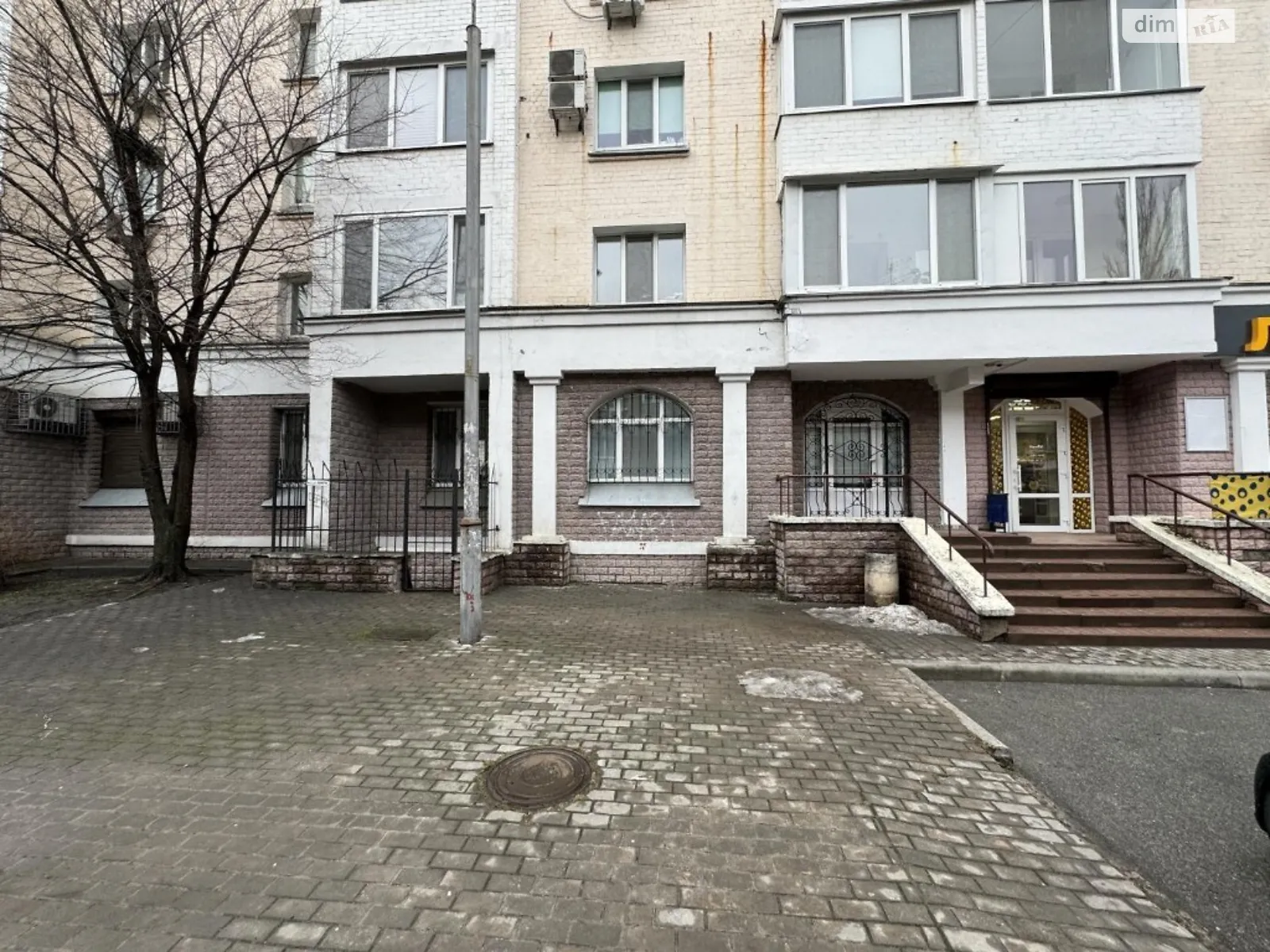 Сдается в аренду офис 156 кв. м в бизнес-центре, цена: 1040 $