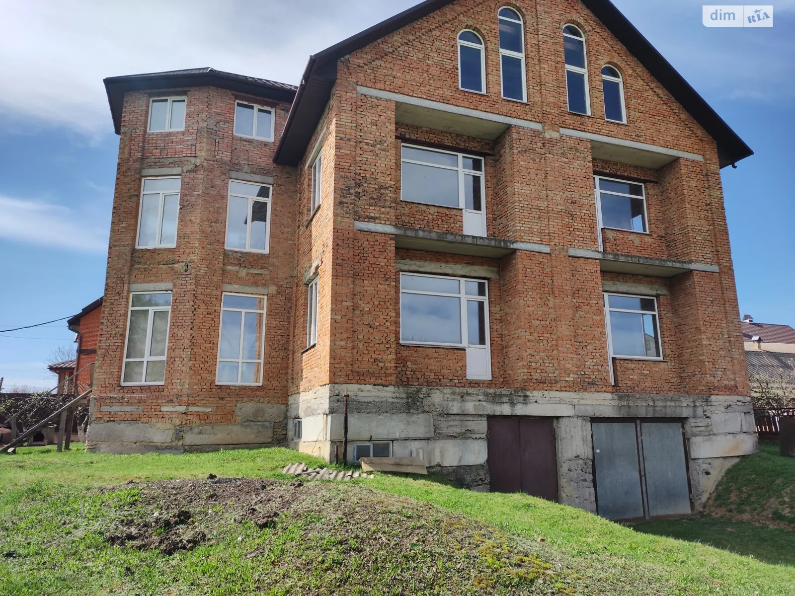 Продається будинок 3 поверховий 280 кв. м з ділянкою, цена: 80000 $ - фото 1