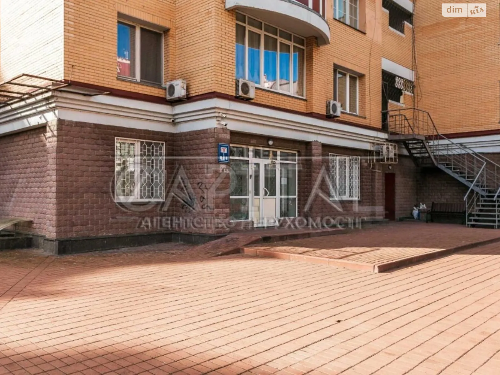 Сдается в аренду офис 160 кв. м в бизнес-центре, цена: 2000 $ - фото 1