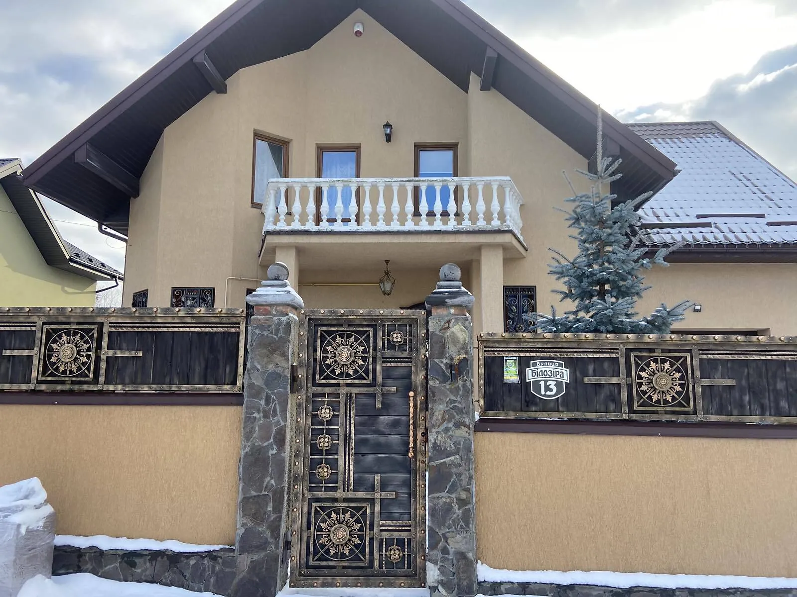 Продається будинок 2 поверховий 197 кв. м з каміном, цена: 370000 $