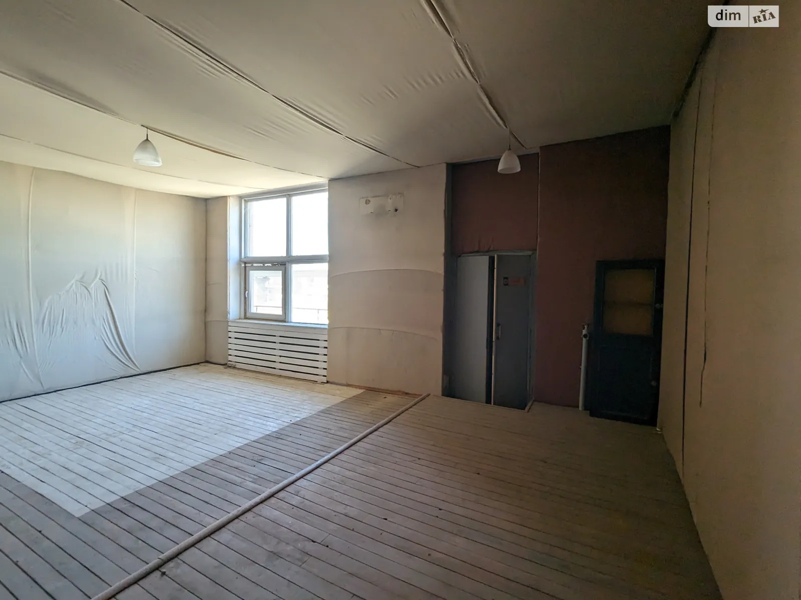 Сдается в аренду офис 52 кв. м в бизнес-центре, цена: 15650 грн - фото 1