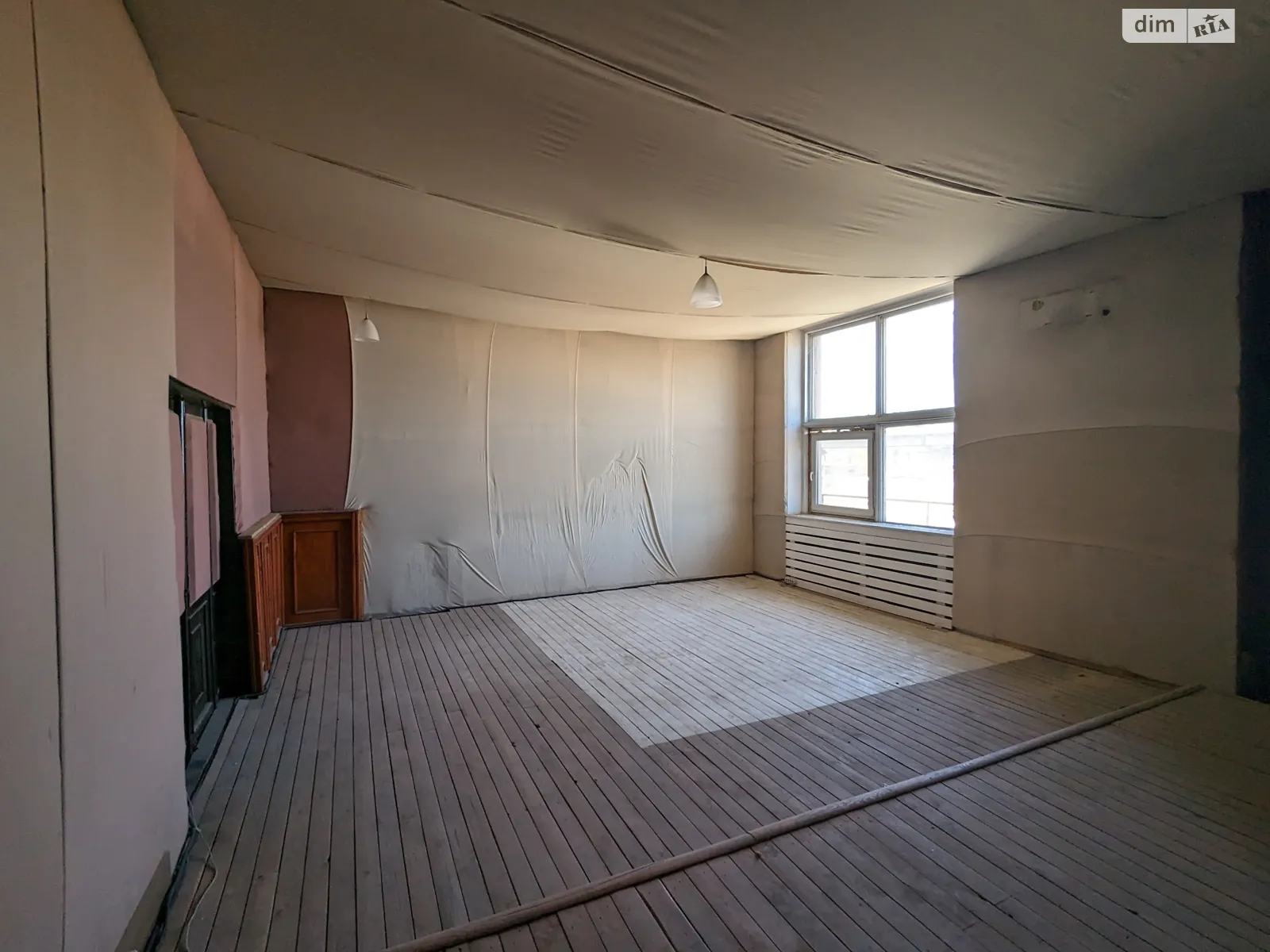 Сдается в аренду офис 52 кв. м в бизнес-центре, цена: 15650 грн - фото 1