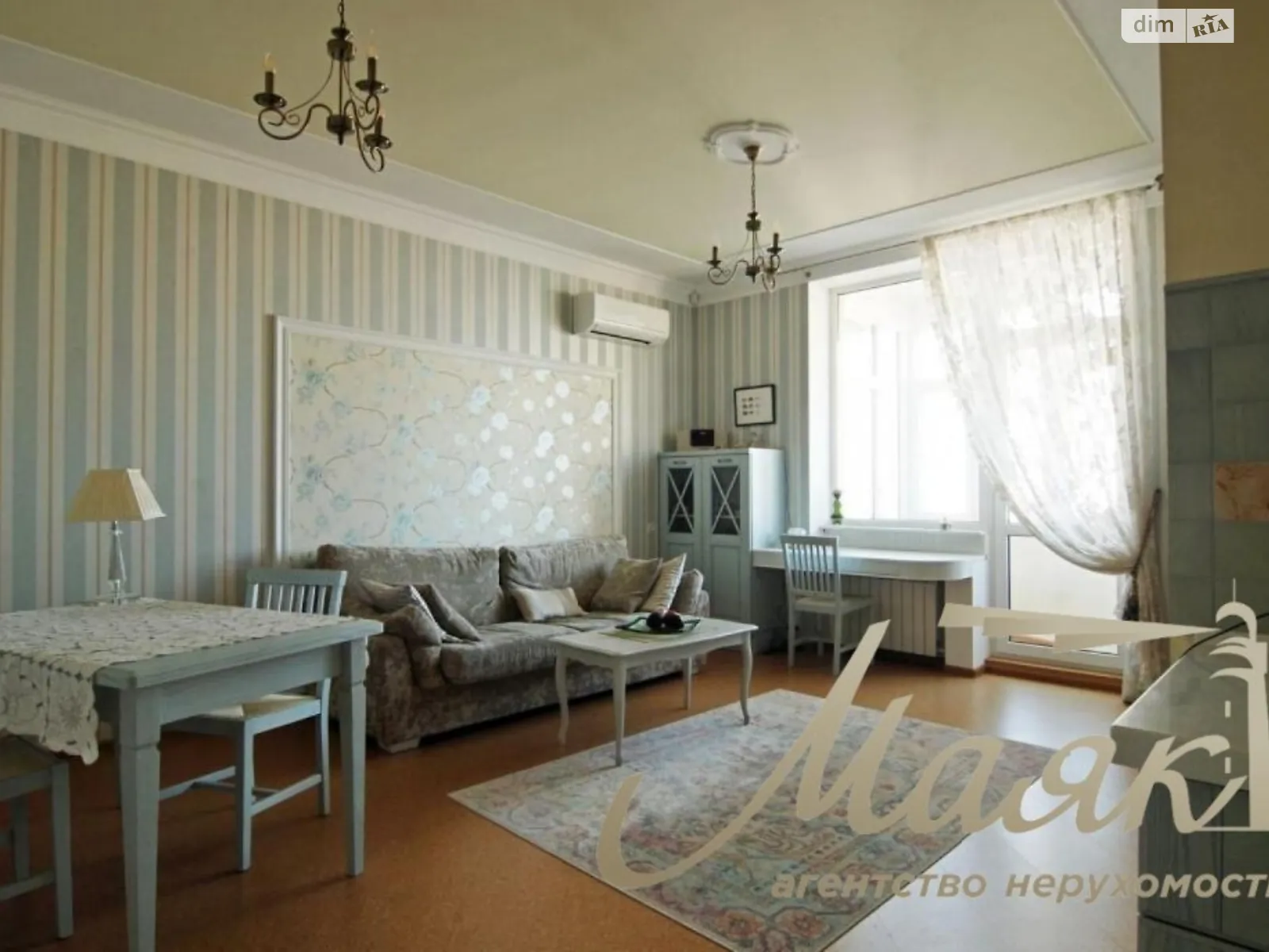 Продается 1-комнатная квартира 55 кв. м в Киеве, бул. Леси Украинки, 7Б