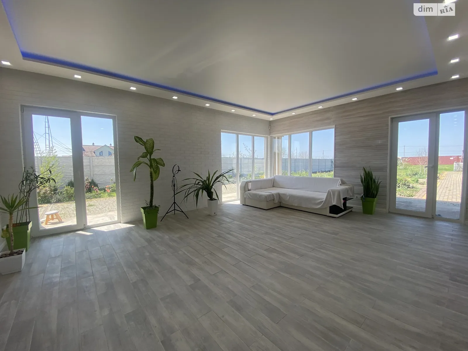 Продается дом на 2 этажа 150 кв. м с подвалом, цена: 122000 $ - фото 1