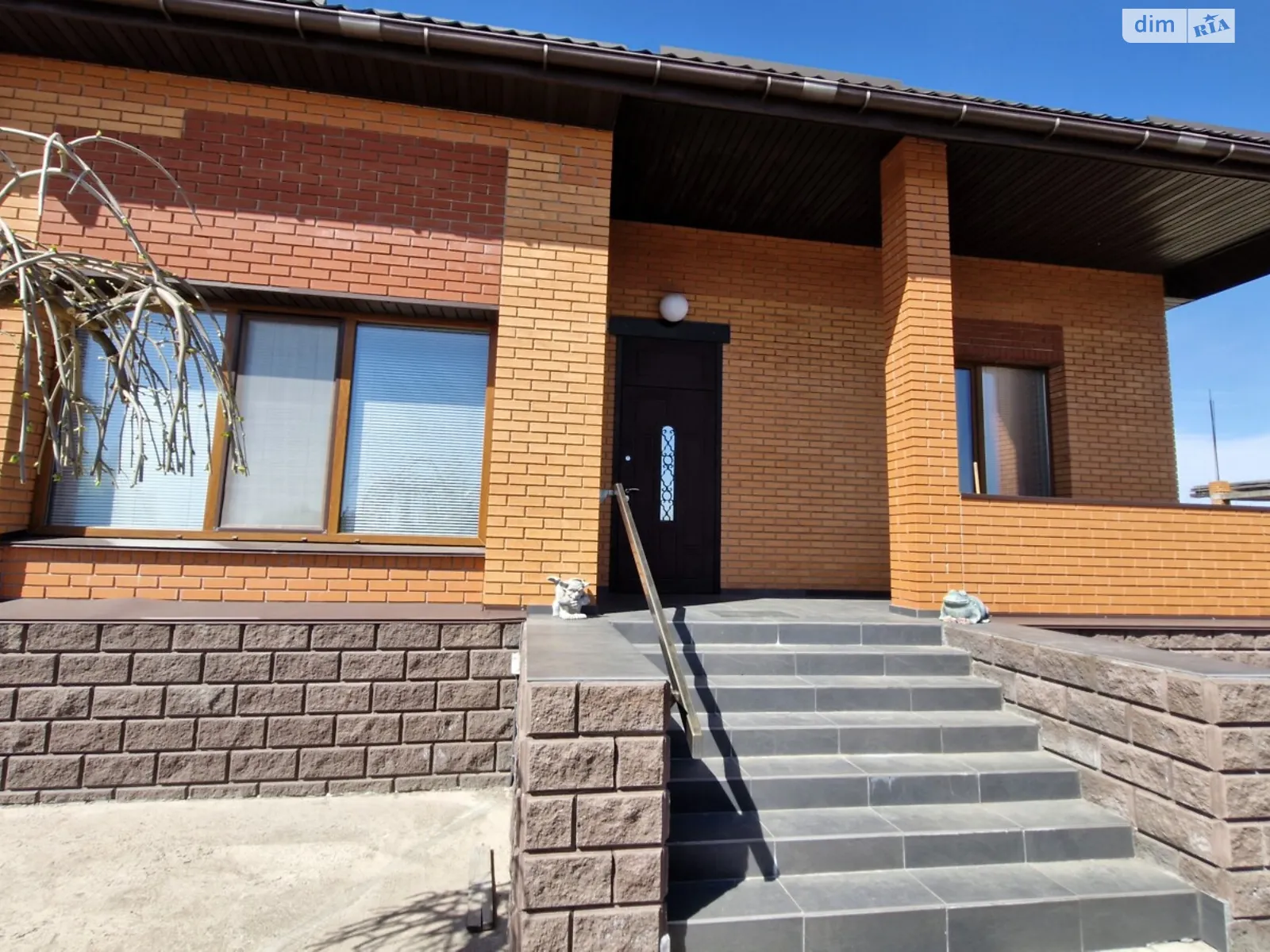 Продается дом на 2 этажа 299 кв. м с камином, цена: 229000 $ - фото 1