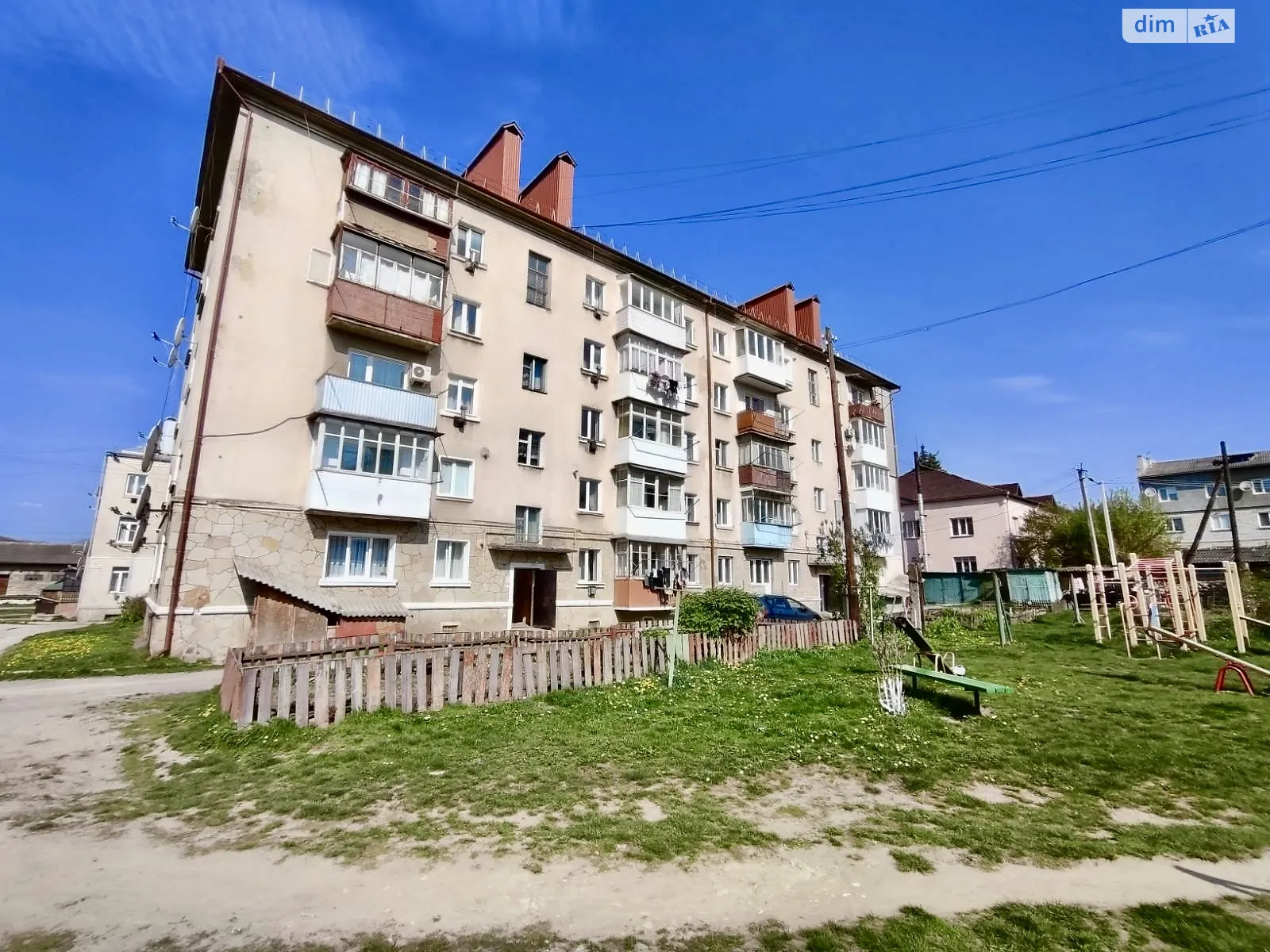 Продается 3-комнатная квартира 56 кв. м в Черткове, ул. Железнодорожная - фото 1