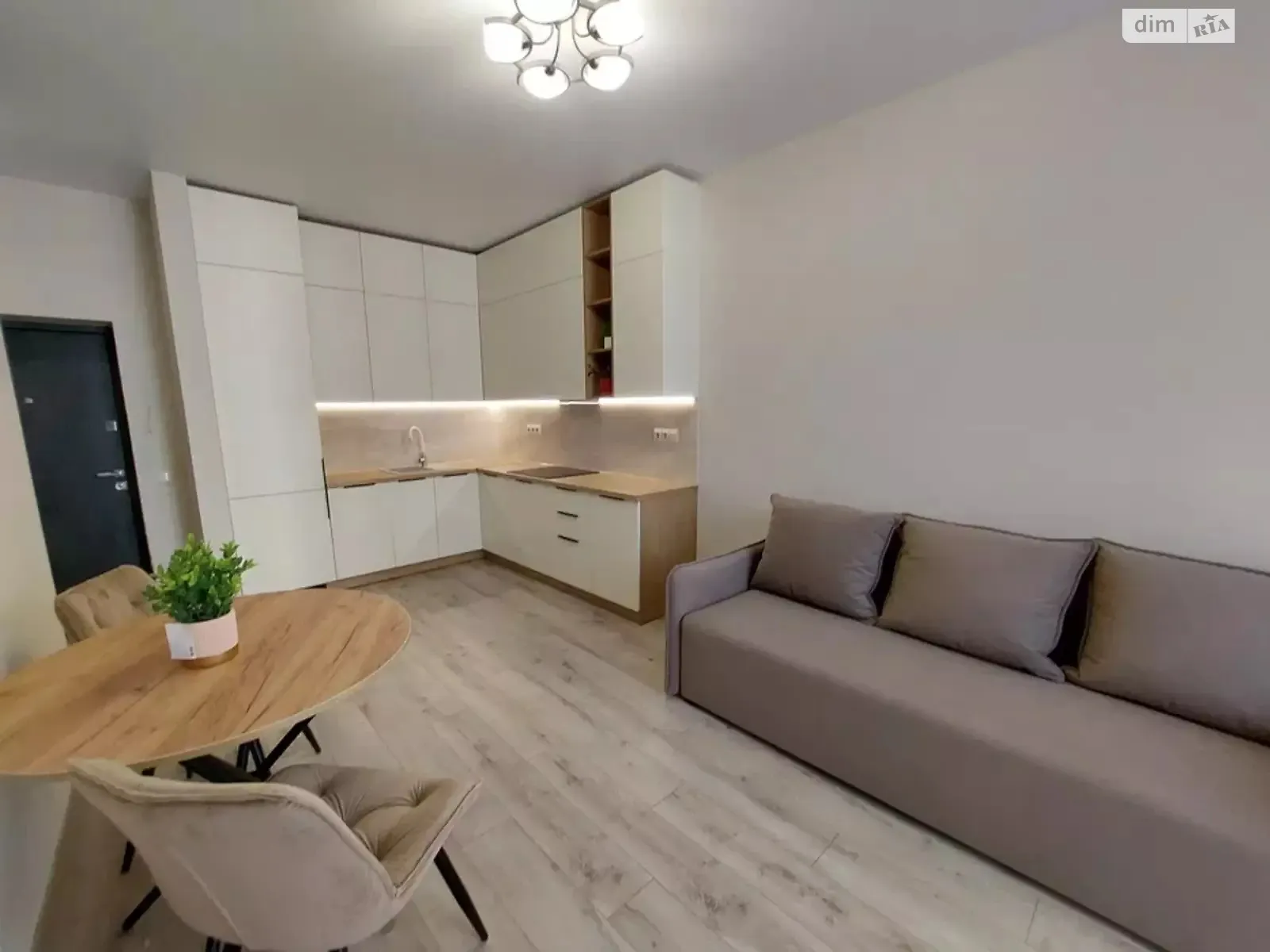 Продается 1-комнатная квартира 40 кв. м в Ужгороде, цена: 69000 $