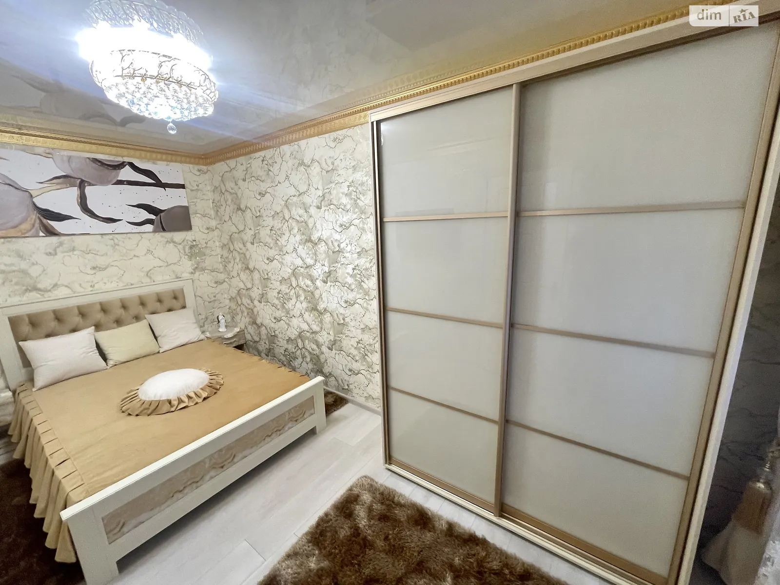 Продається 3-кімнатна квартира 56 кв. м у Мукачеві, цена: 65000 $
