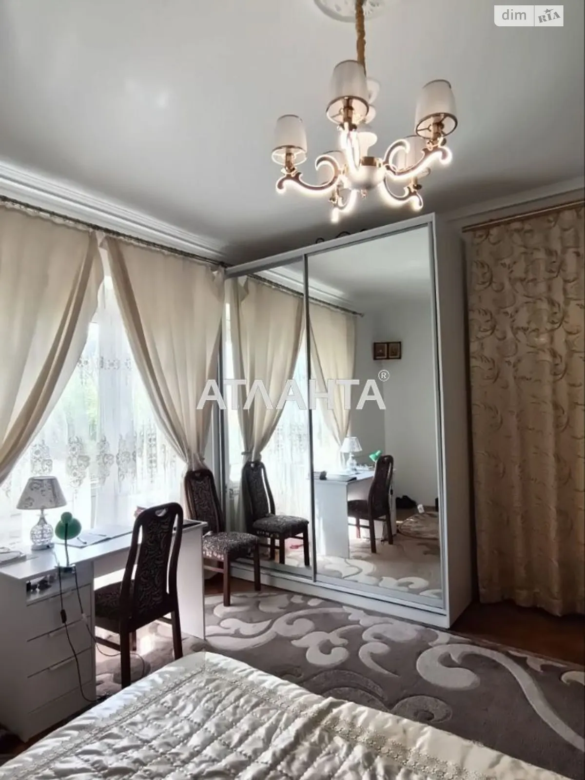 Продается комната 69.24 кв. м в Черновцах, цена: 75000 $