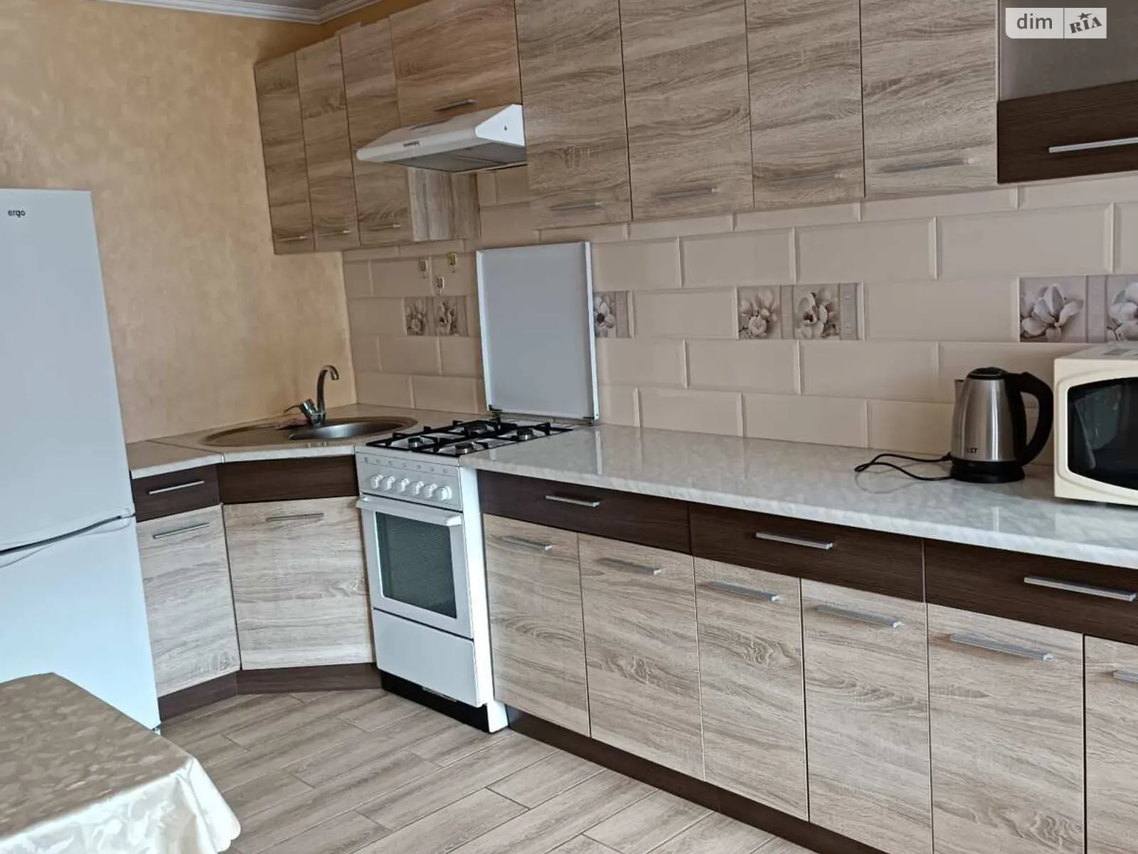 1-кімнатна квартира 42 кв. м у Тернополі, цена: 9000 грн