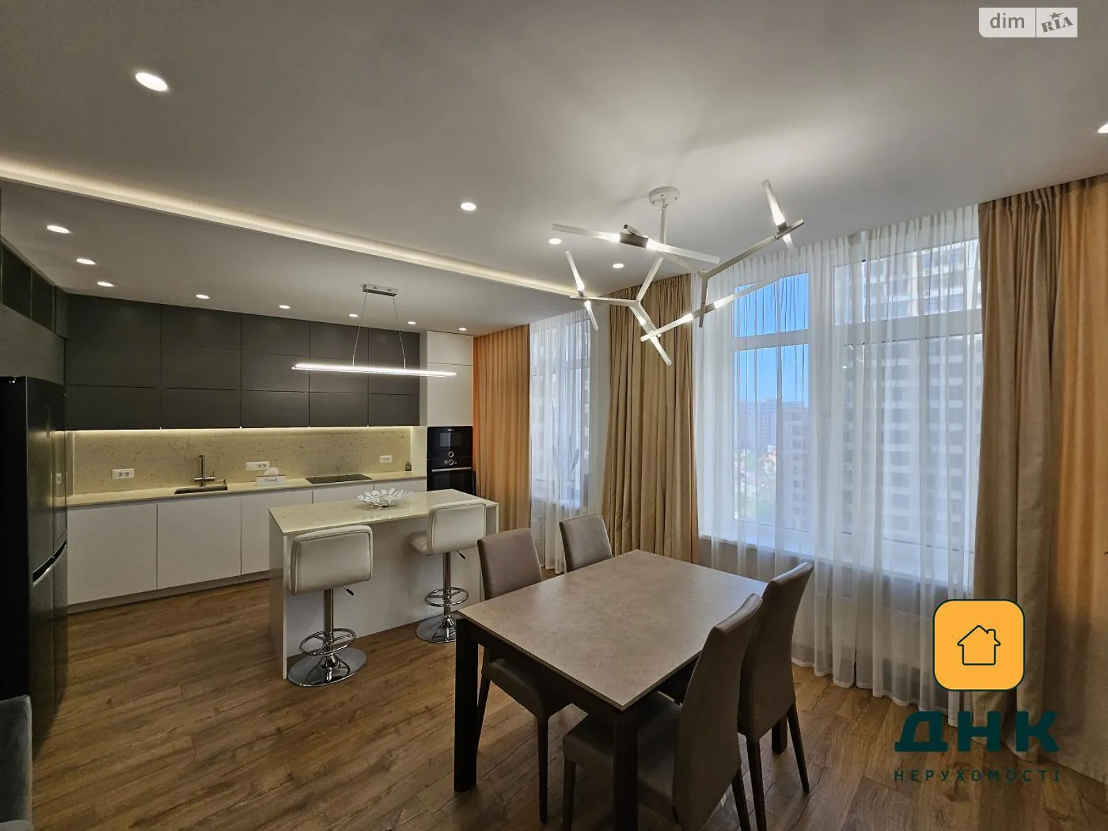 Продается 3-комнатная квартира 104 кв. м в Одессе, ул. Валерия Самофалова, 16А/2 - фото 1