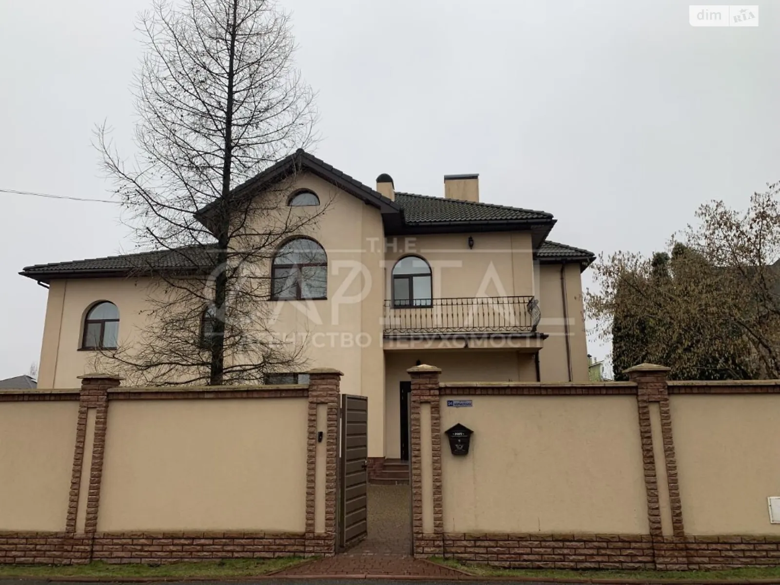 Продается дом на 2 этажа 287 кв. м с садом, цена: 285000 $ - фото 1