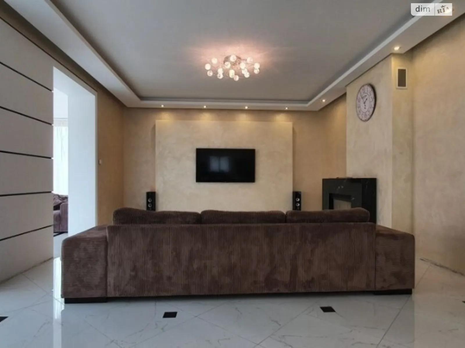 Сдается в аренду дом на 2 этажа 330 кв. м с камином, цена: 4340 $ - фото 1