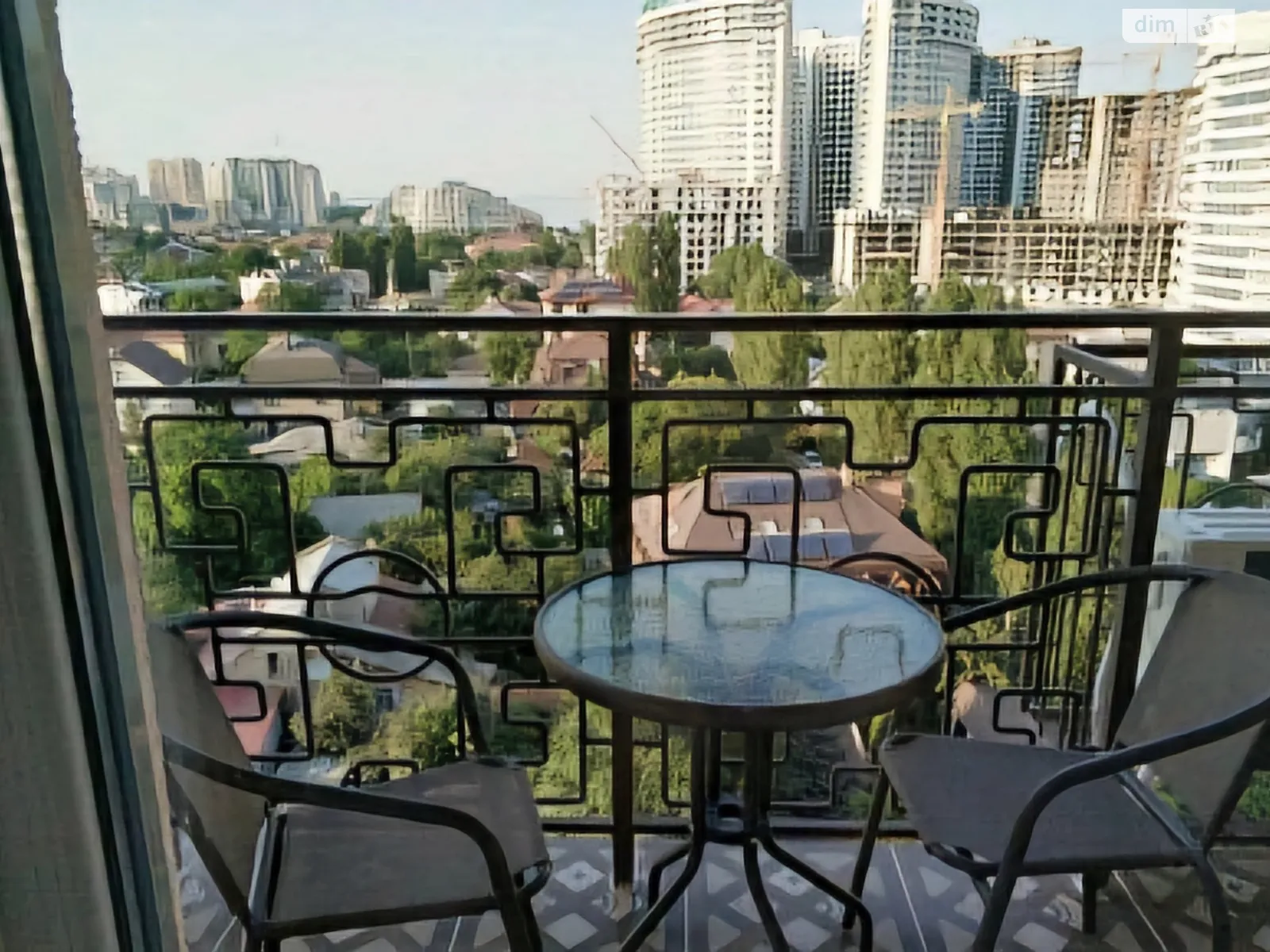 Продается 1-комнатная квартира 46 кв. м в Одессе, ул. Литературная - фото 1