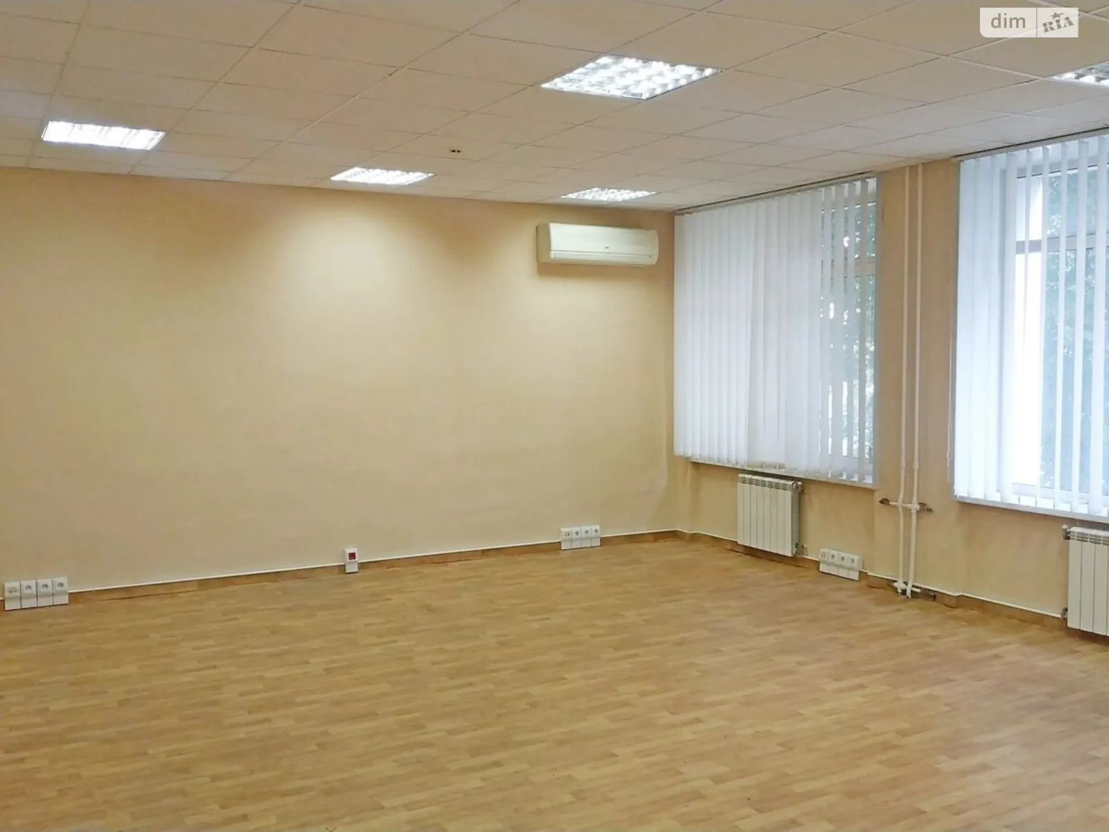 Сдается в аренду офис 143 кв. м в бизнес-центре, цена: 68650 грн - фото 1