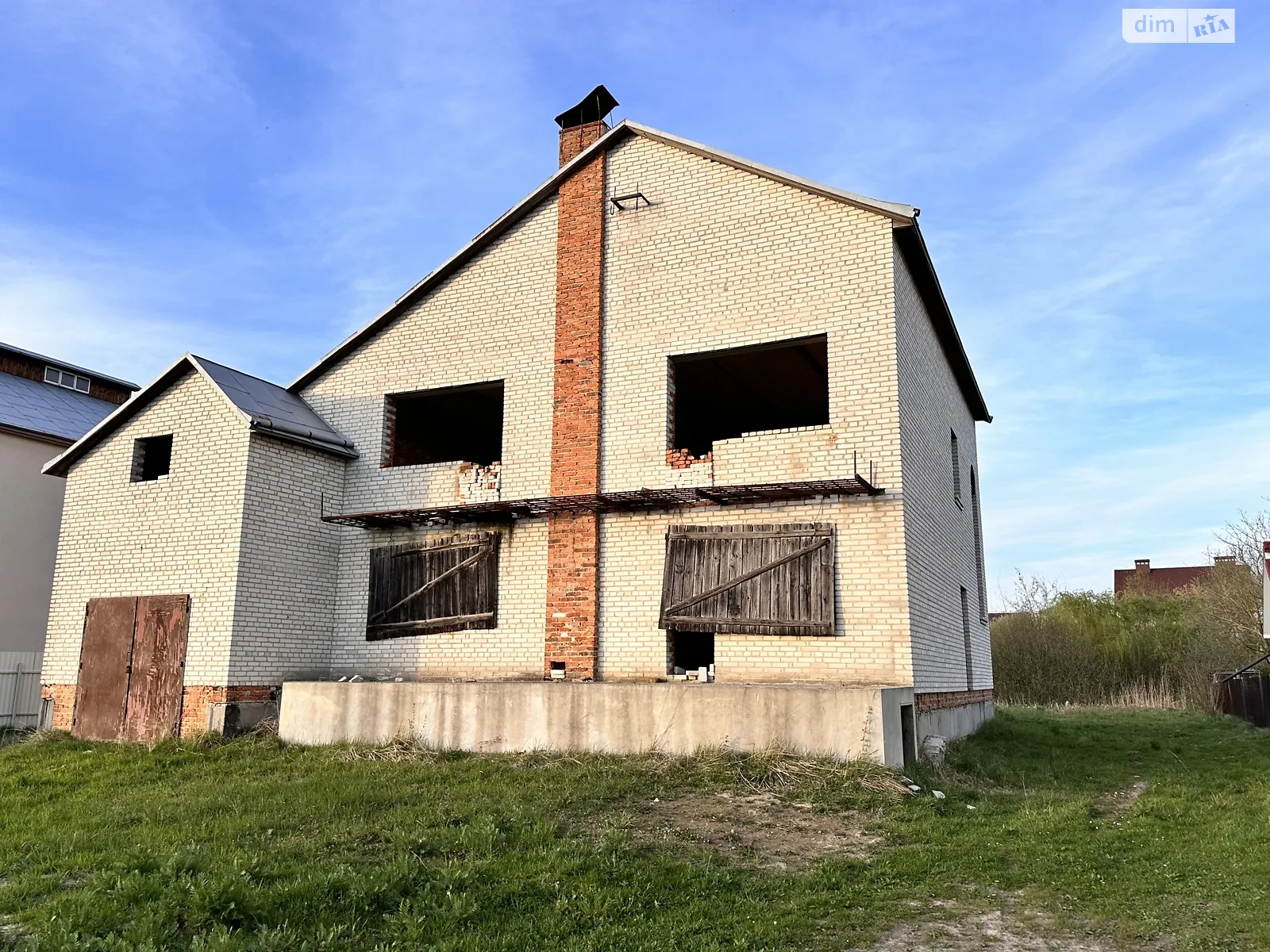 Продается дом на 2 этажа 278 кв. м с беседкой, цена: 139000 $ - фото 1