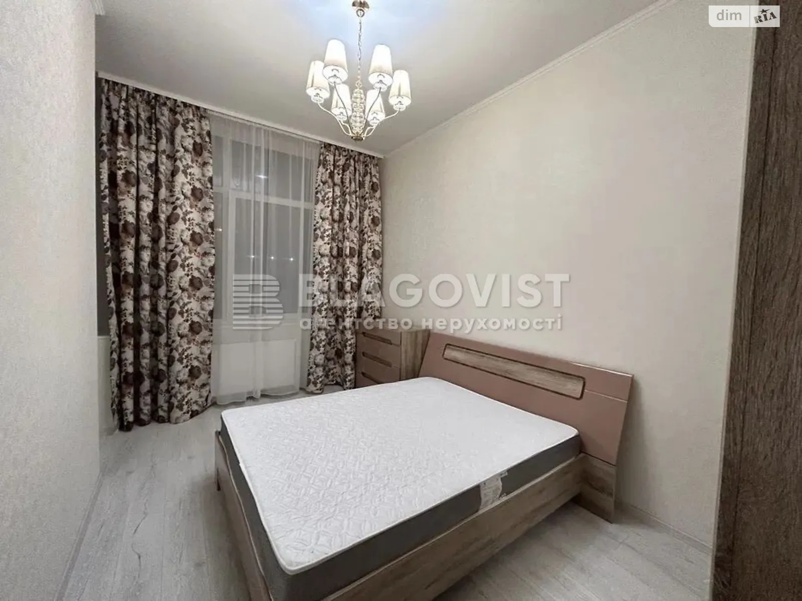 Продается 1-комнатная квартира 44 кв. м в Киеве, ул. Александра Олеся, 2В - фото 1