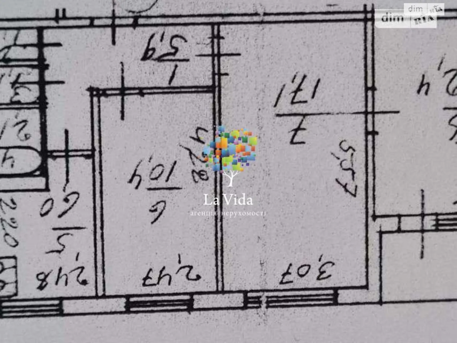 Продається 3-кімнатна квартира 58 кв. м у Києві, вул. Райдужна