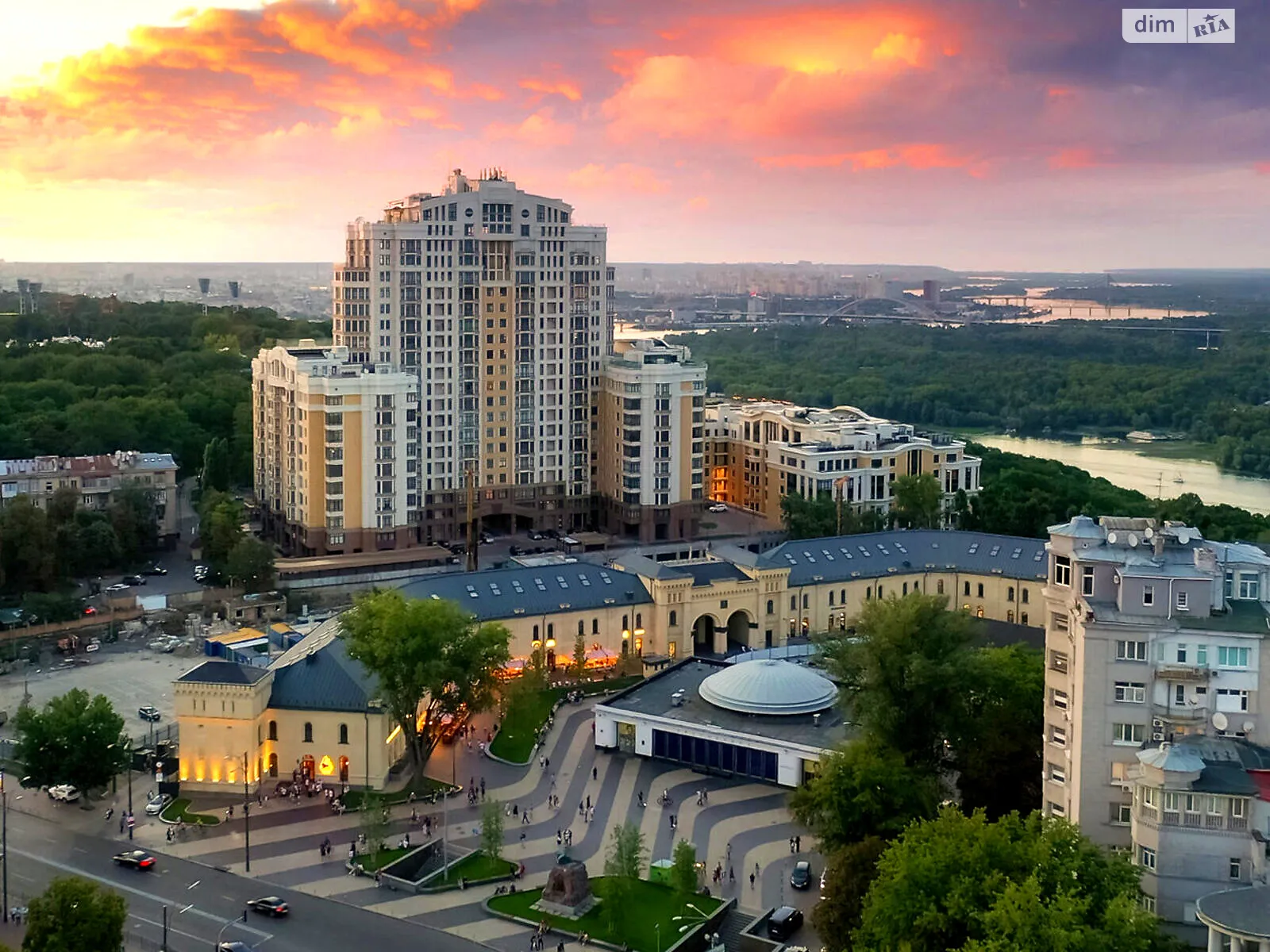 Продается 4-комнатная квартира 500 кв. м в Киеве, ул. Михайла Грушевского, 9А - фото 1