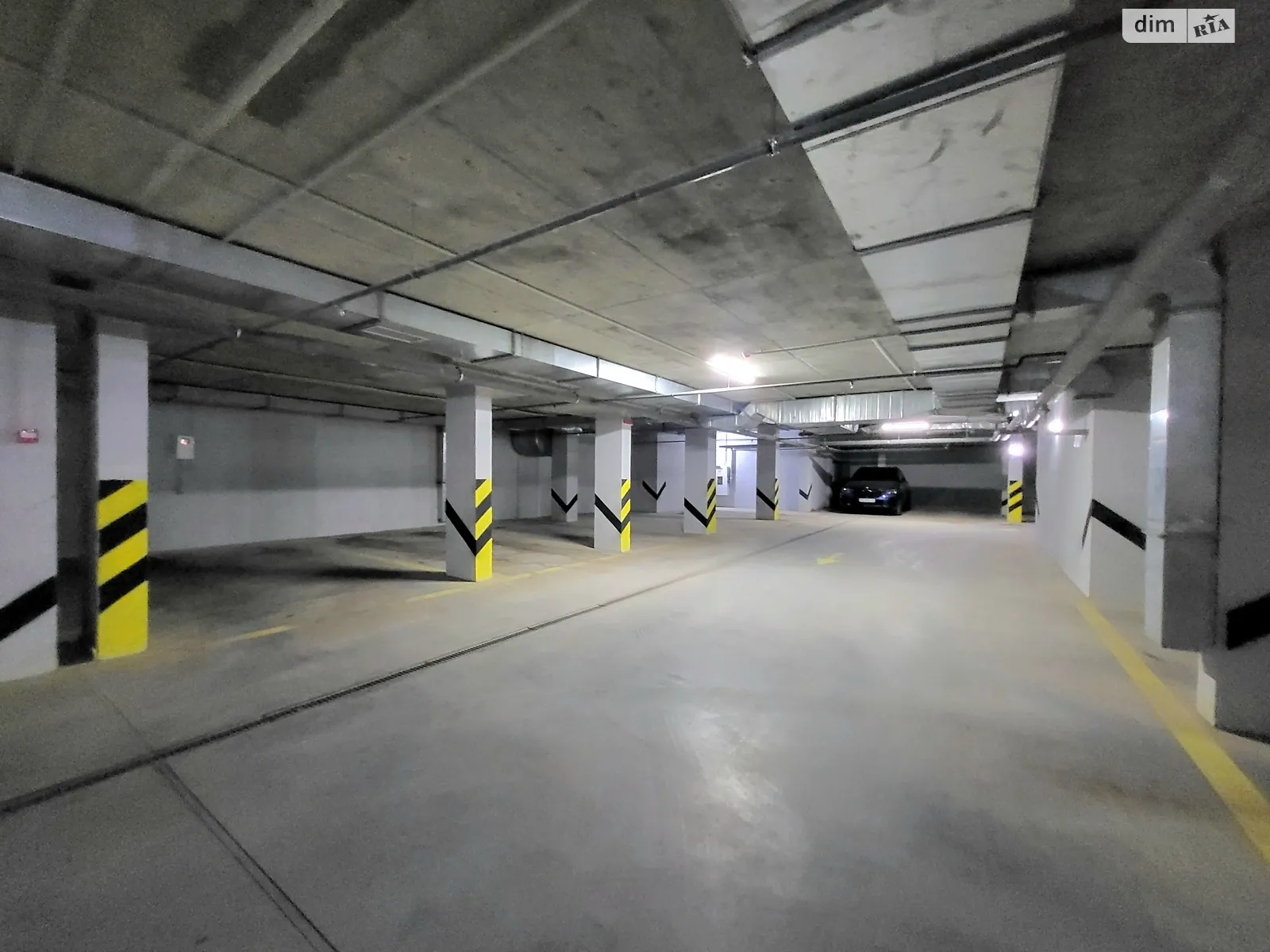 Продается подземный паркинг под легковое авто на 19.7 кв. м, цена: 22000 $