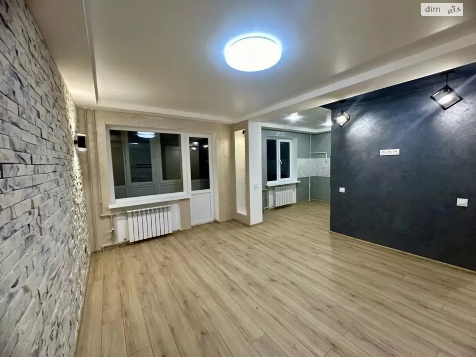 Продается 2-комнатная квартира 42 кв. м в Каменском, цена: 24500 $