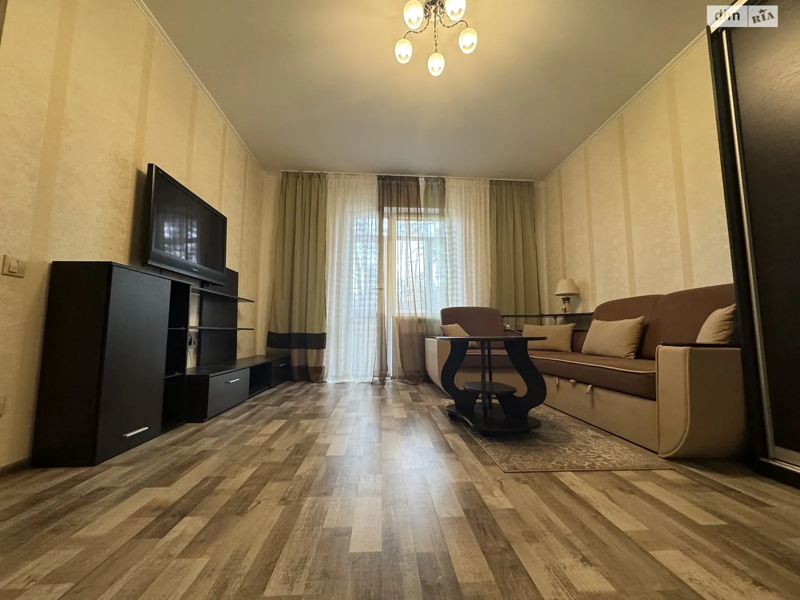 Продается 1-комнатная квартира 44 кв. м в Буче, ул. Антония Михайловского(Малиновского) - фото 1