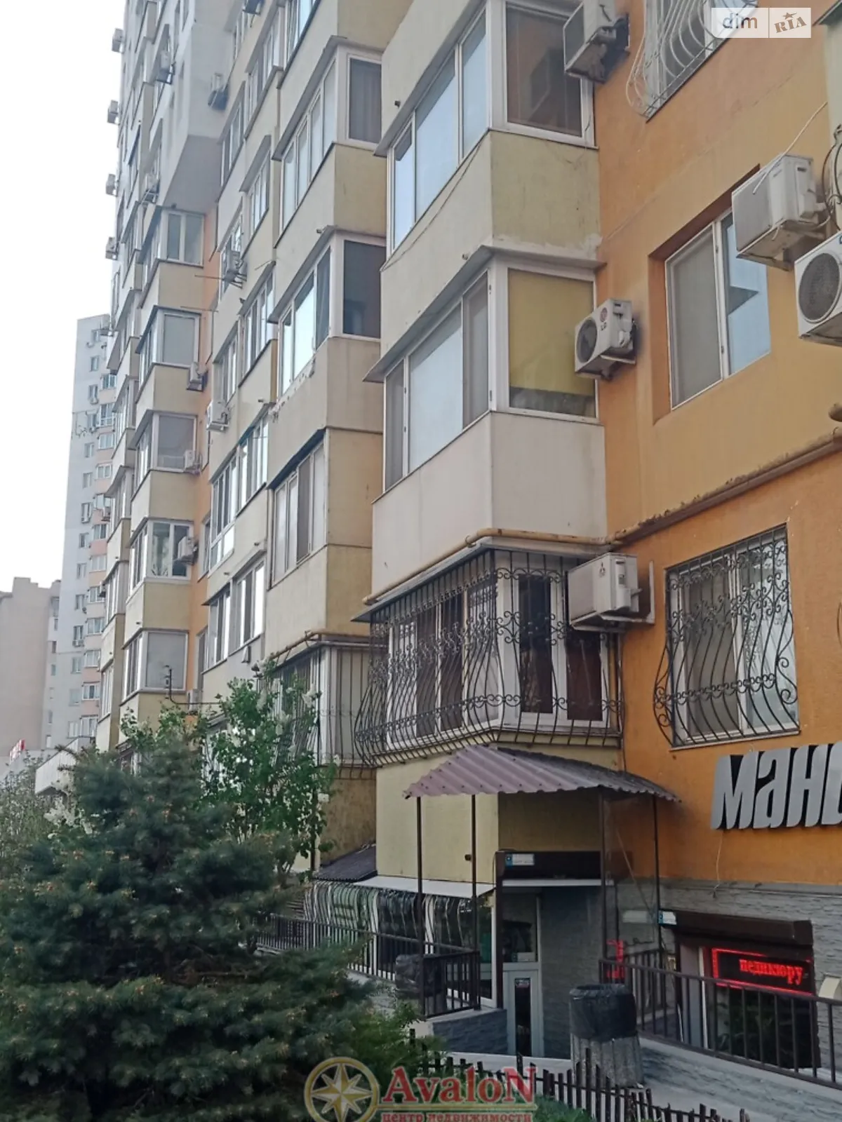 Продается 1-комнатная квартира 54 кв. м в Одессе, ул. Академика Сахарова, 36
