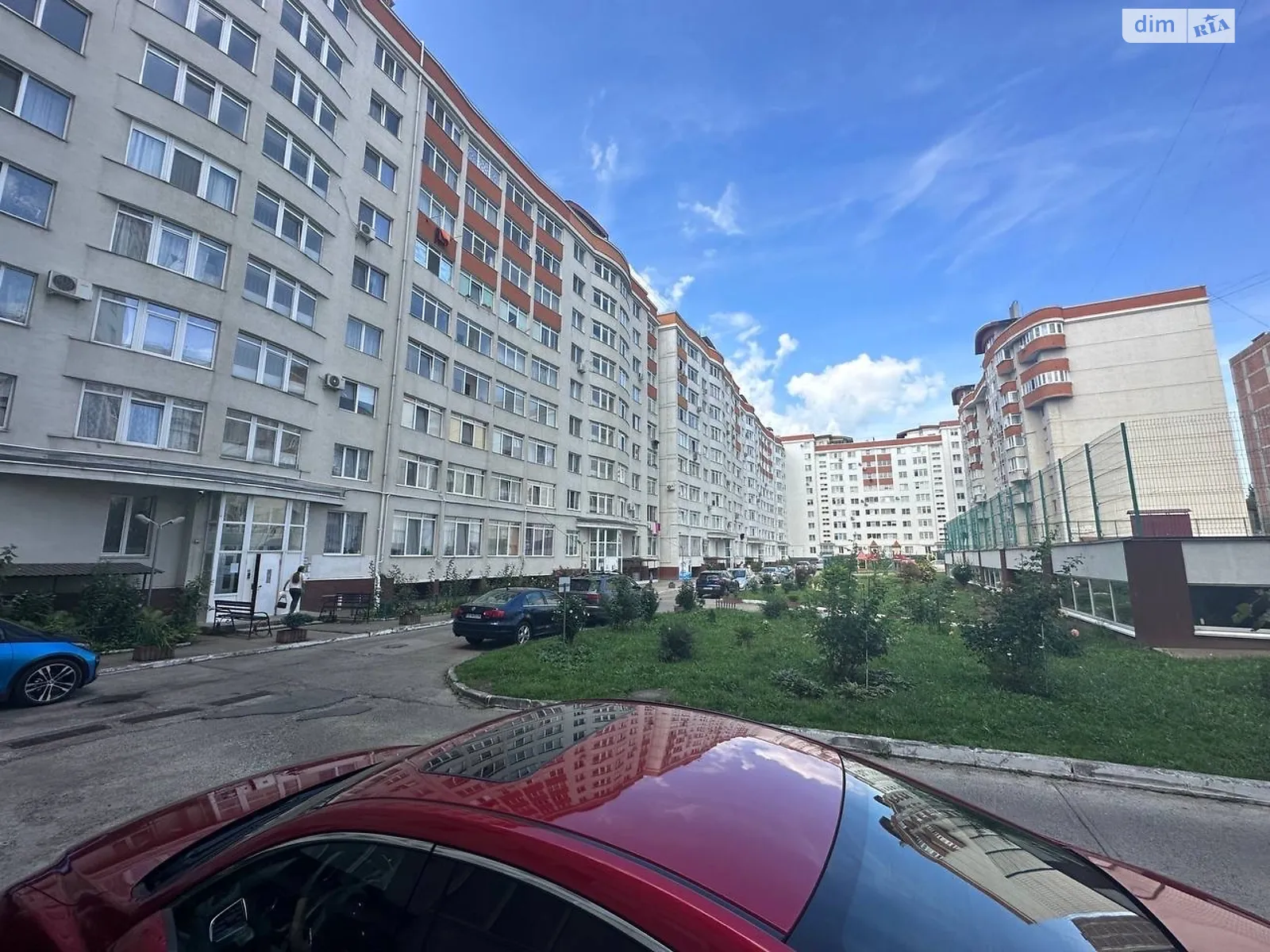 Продается 3-комнатная квартира 93 кв. м в Черновцах, цена: 86000 $