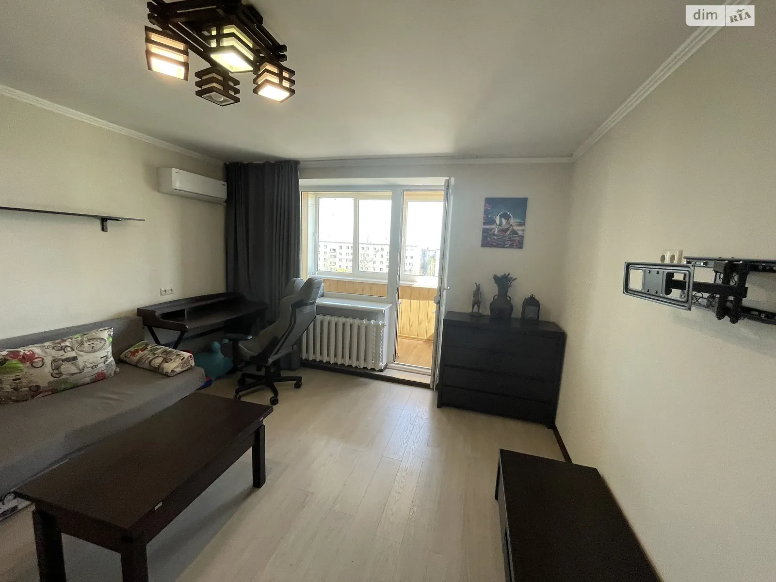 Продается 1-комнатная квартира 38 кв. м в Черноморске, ул. Парусная - фото 1