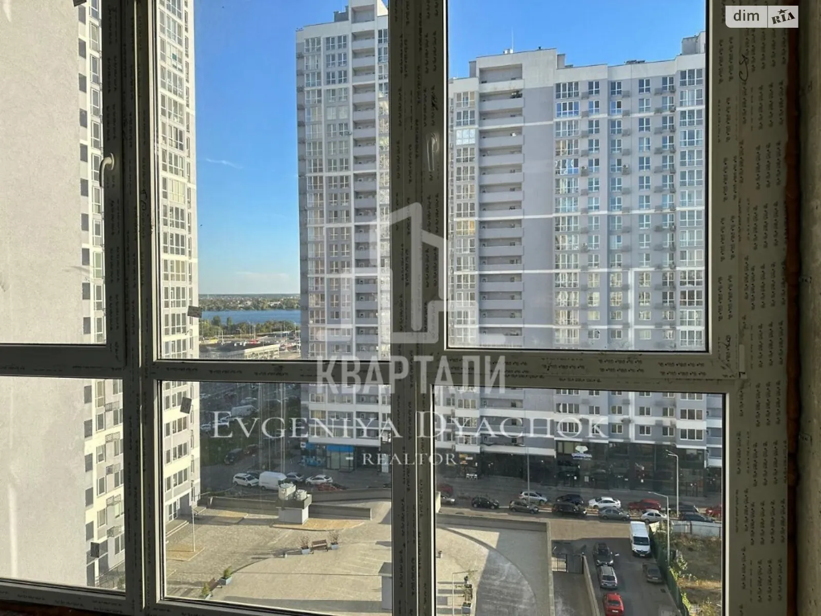 Продается 3-комнатная квартира 93 кв. м в Киеве, ул. Ревуцкого, 40Б