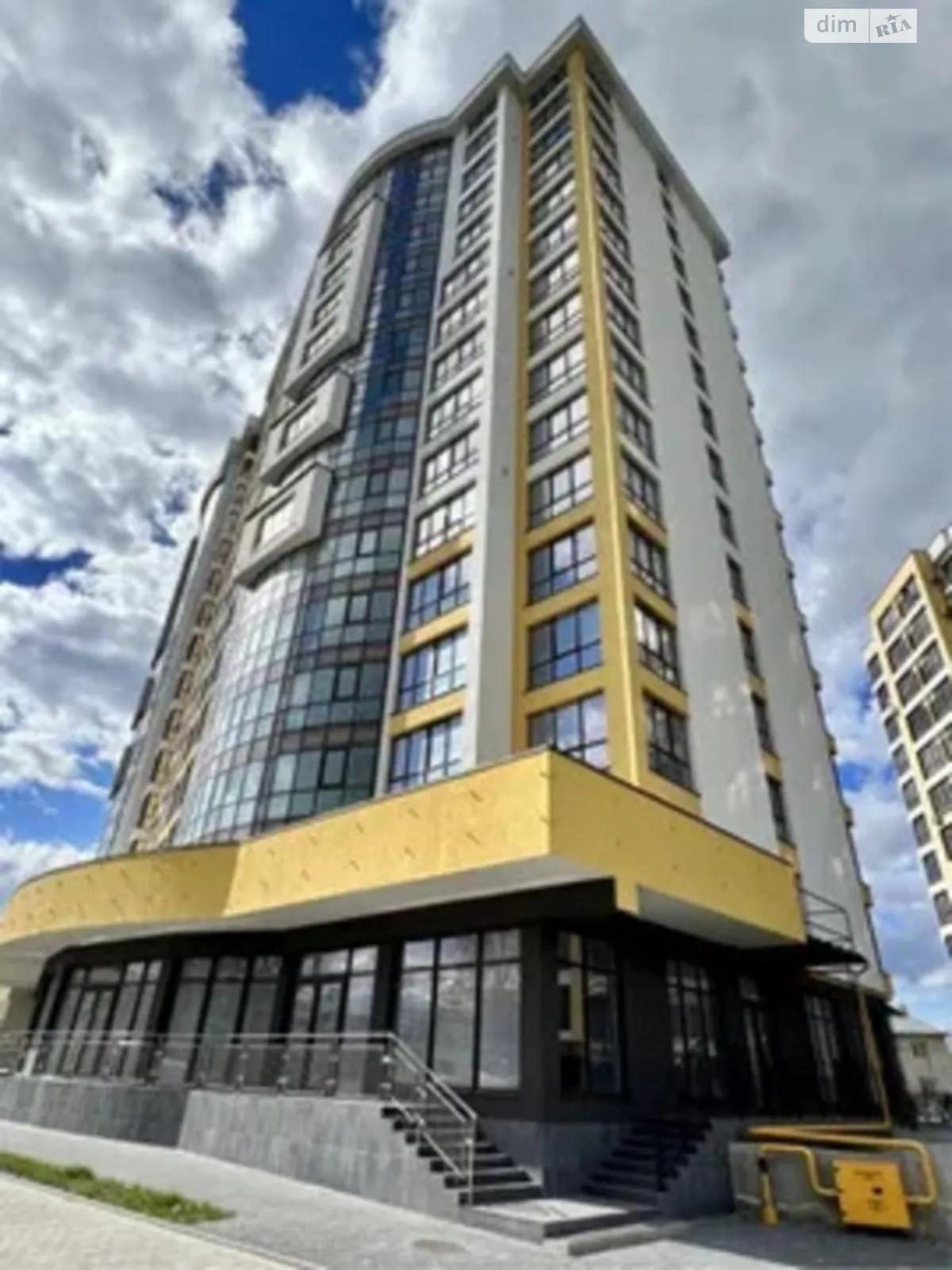 Продается 3-комнатная квартира 95 кв. м в Ивано-Франковске, ул. Ивасюка, 82 - фото 1