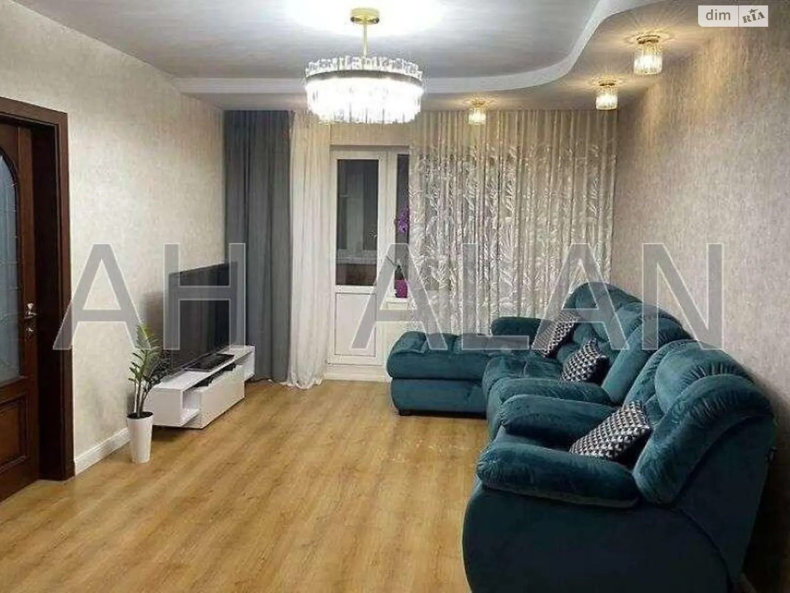 Сдается в аренду 4-комнатная квартира 89 кв. м в Киеве, цена: 28000 грн