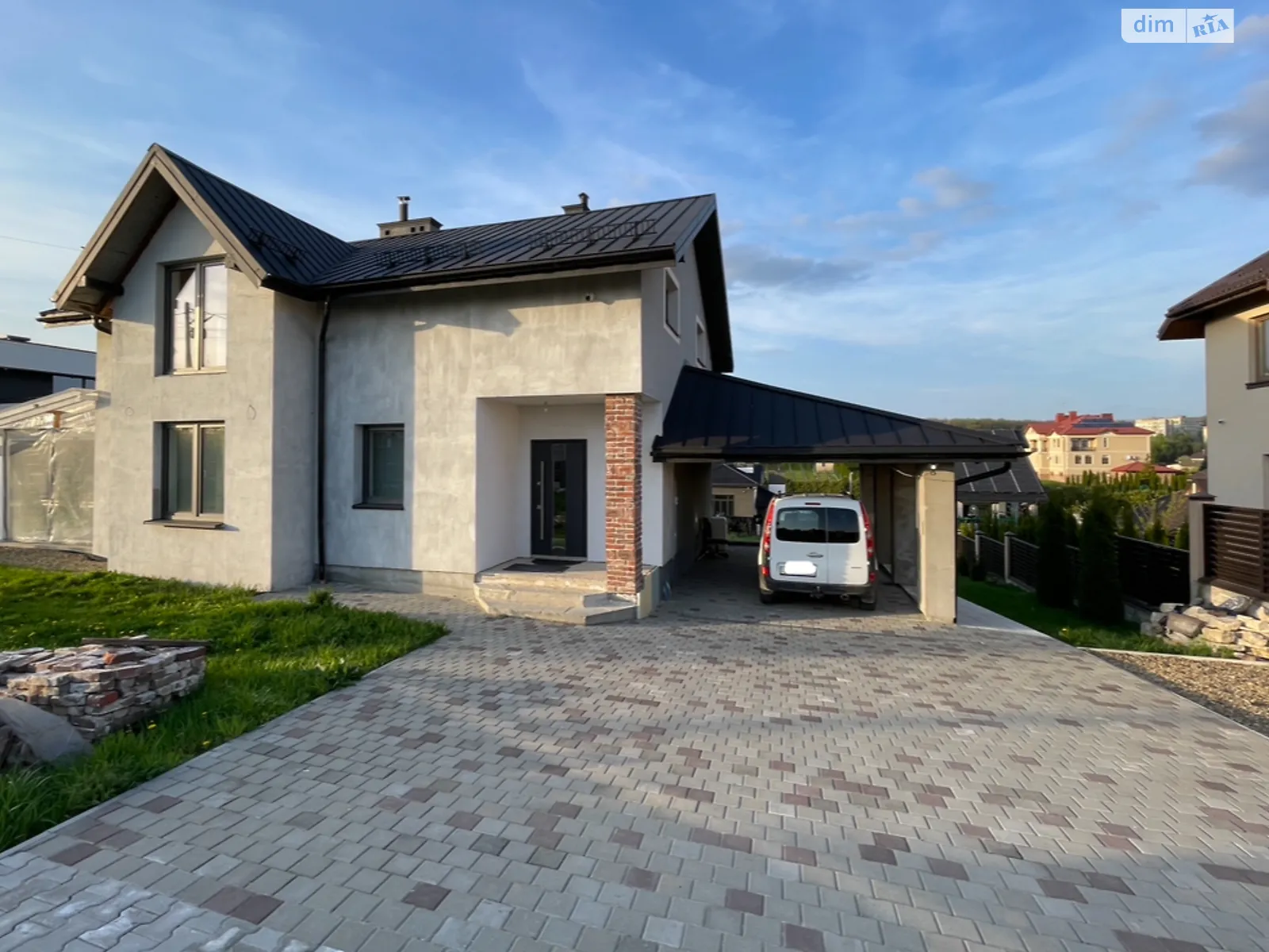 Продается дом на 2 этажа 204 кв. м с камином, цена: 275000 $