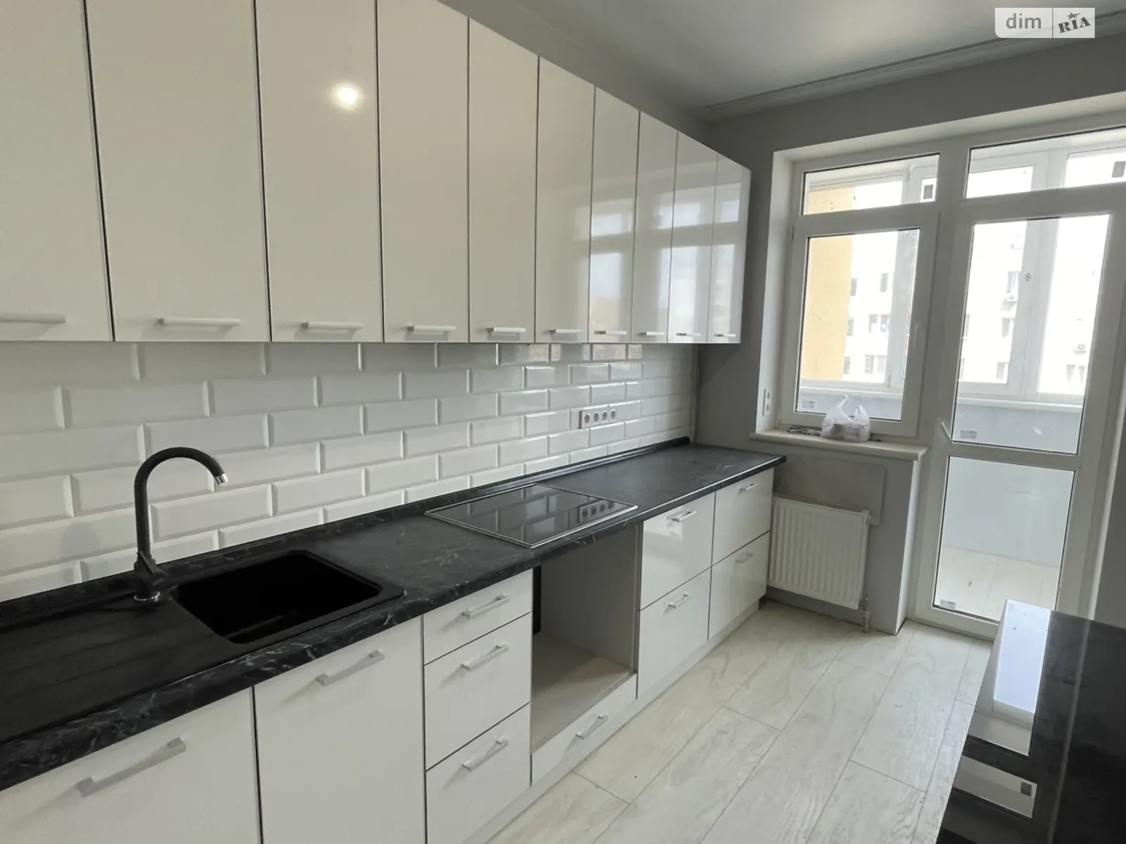 Продається 2-кімнатна квартира 67.9 кв. м у Одесі, вул. Академіка Сахарова - фото 1