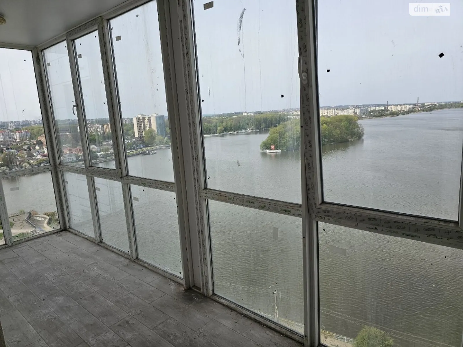 Продается 3-комнатная квартира 107 кв. м в Хмельницком, ул. Степана Бандеры